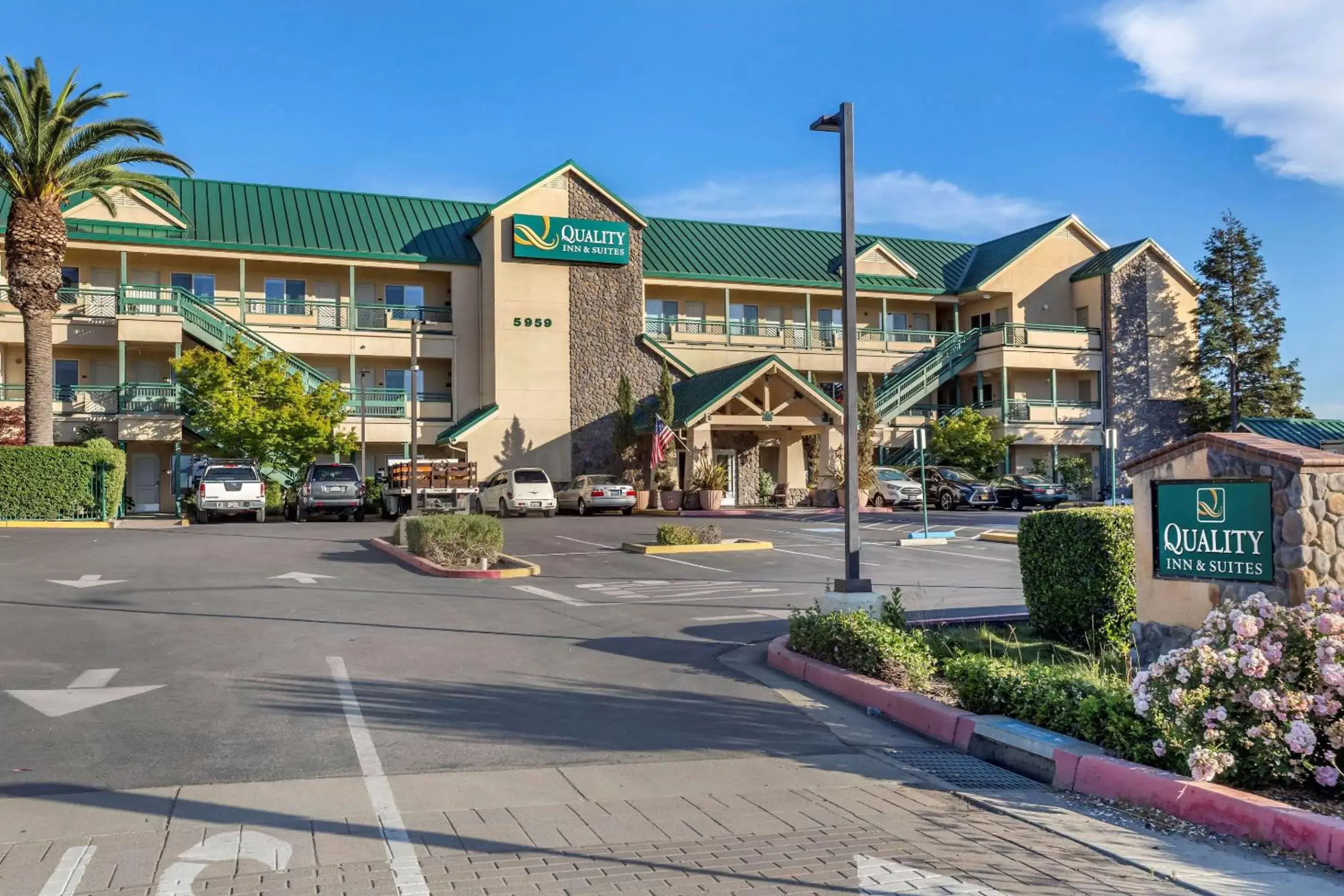 Property Building in Quality Inn & Suites Livermore