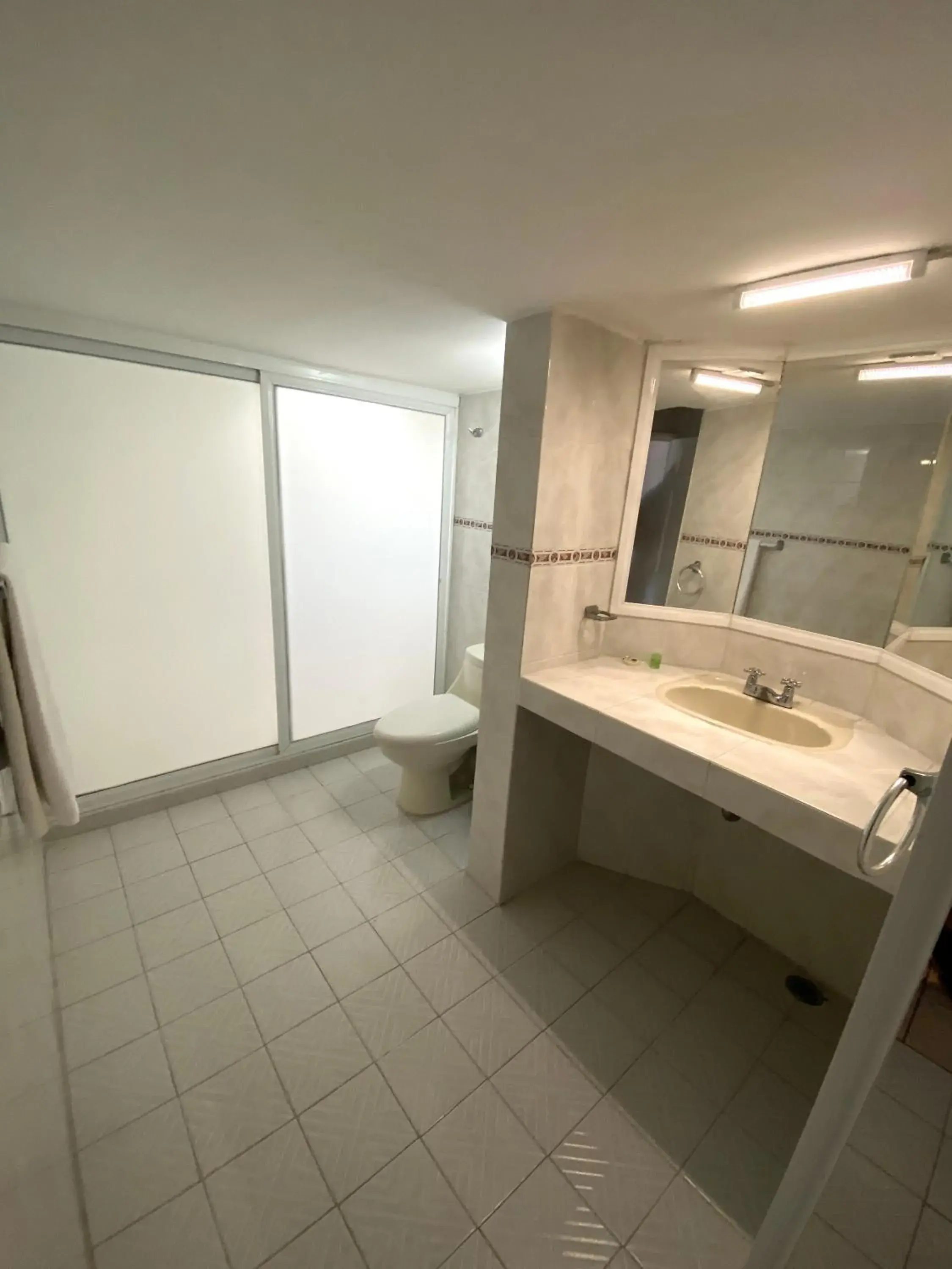 Bathroom in Hotel Qualitel Plus