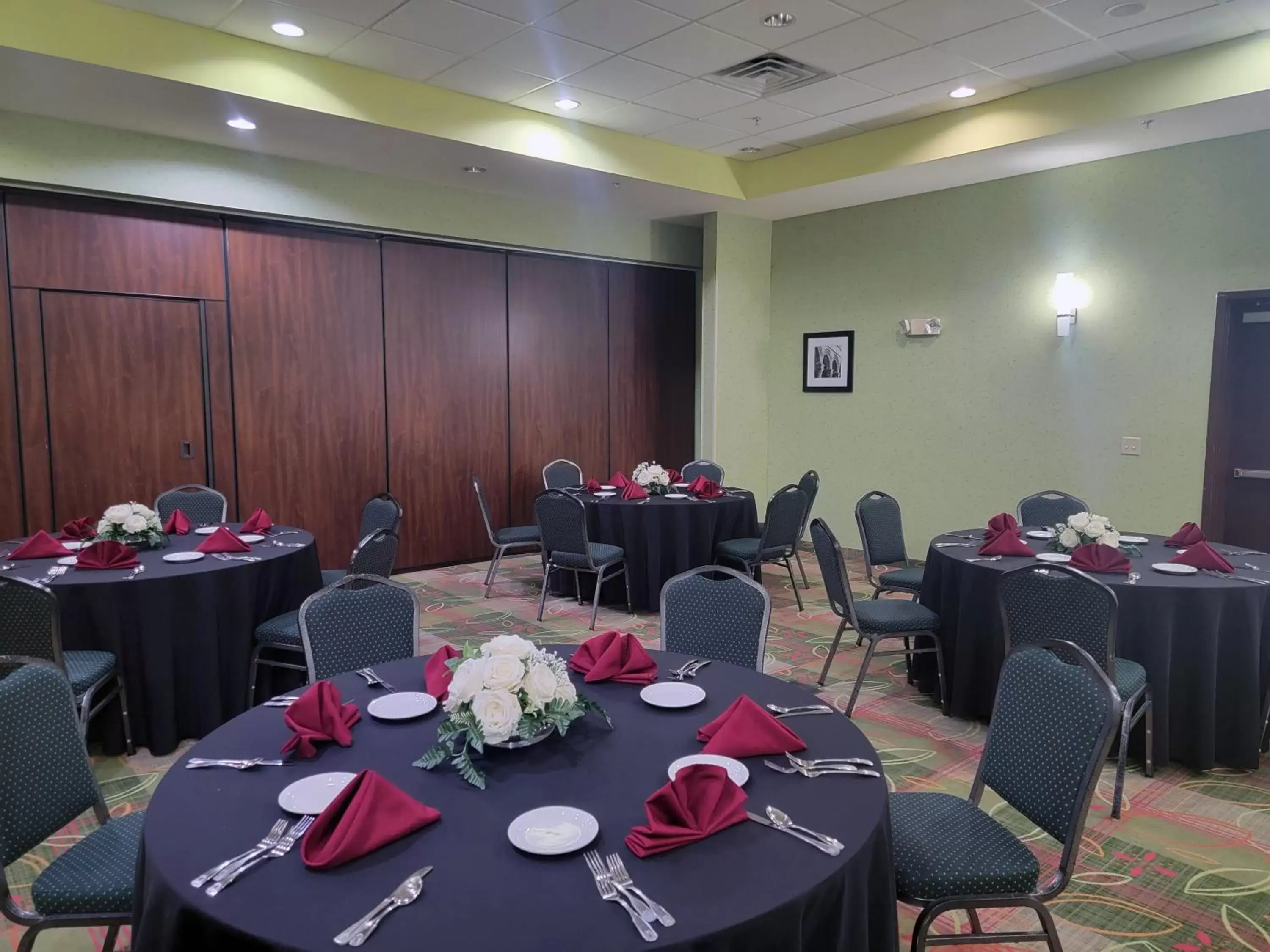 Meeting/conference room, Restaurant/Places to Eat in Holiday Inn Garland, an IHG Hotel