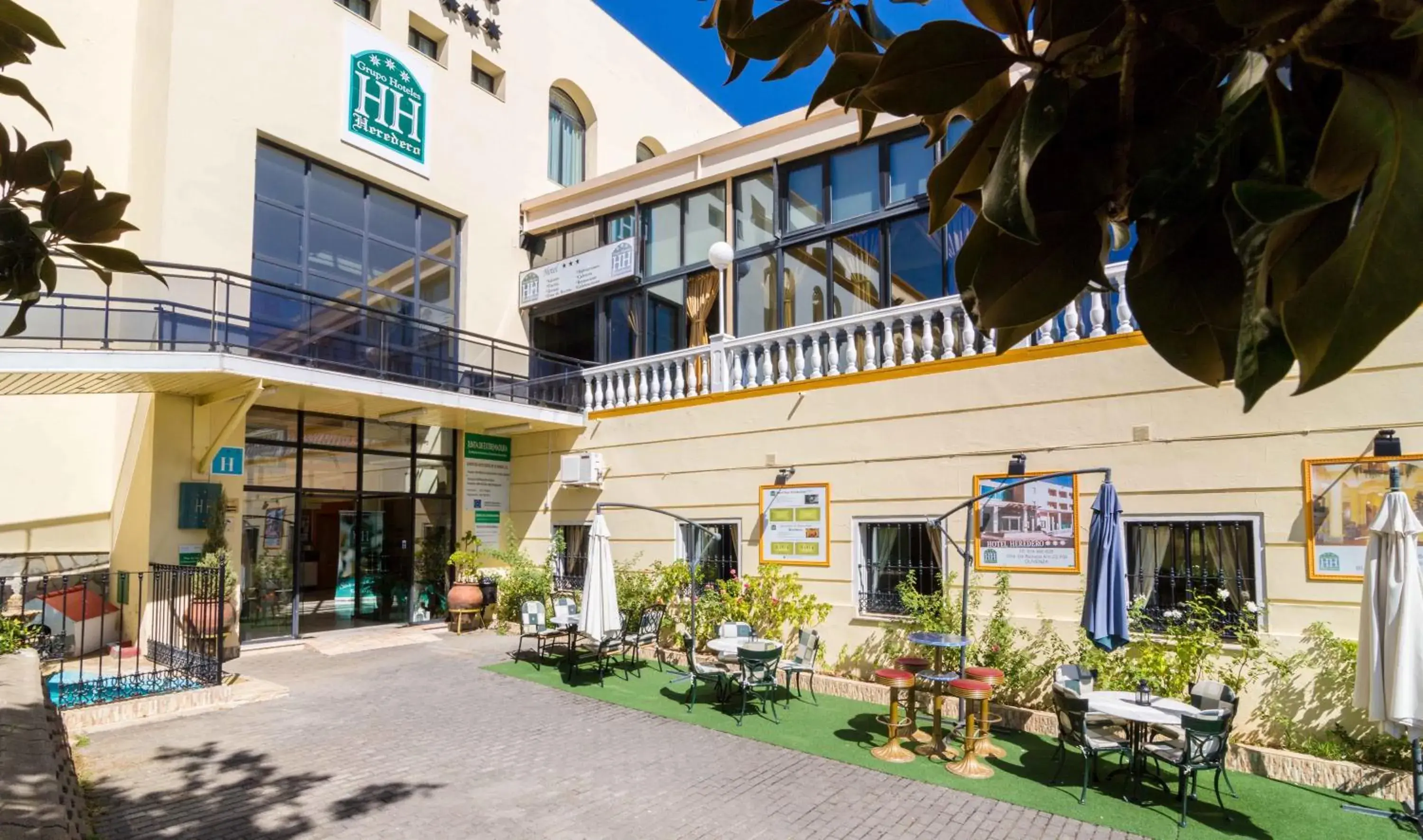 Facade/entrance, Property Building in Hotel Los Templarios