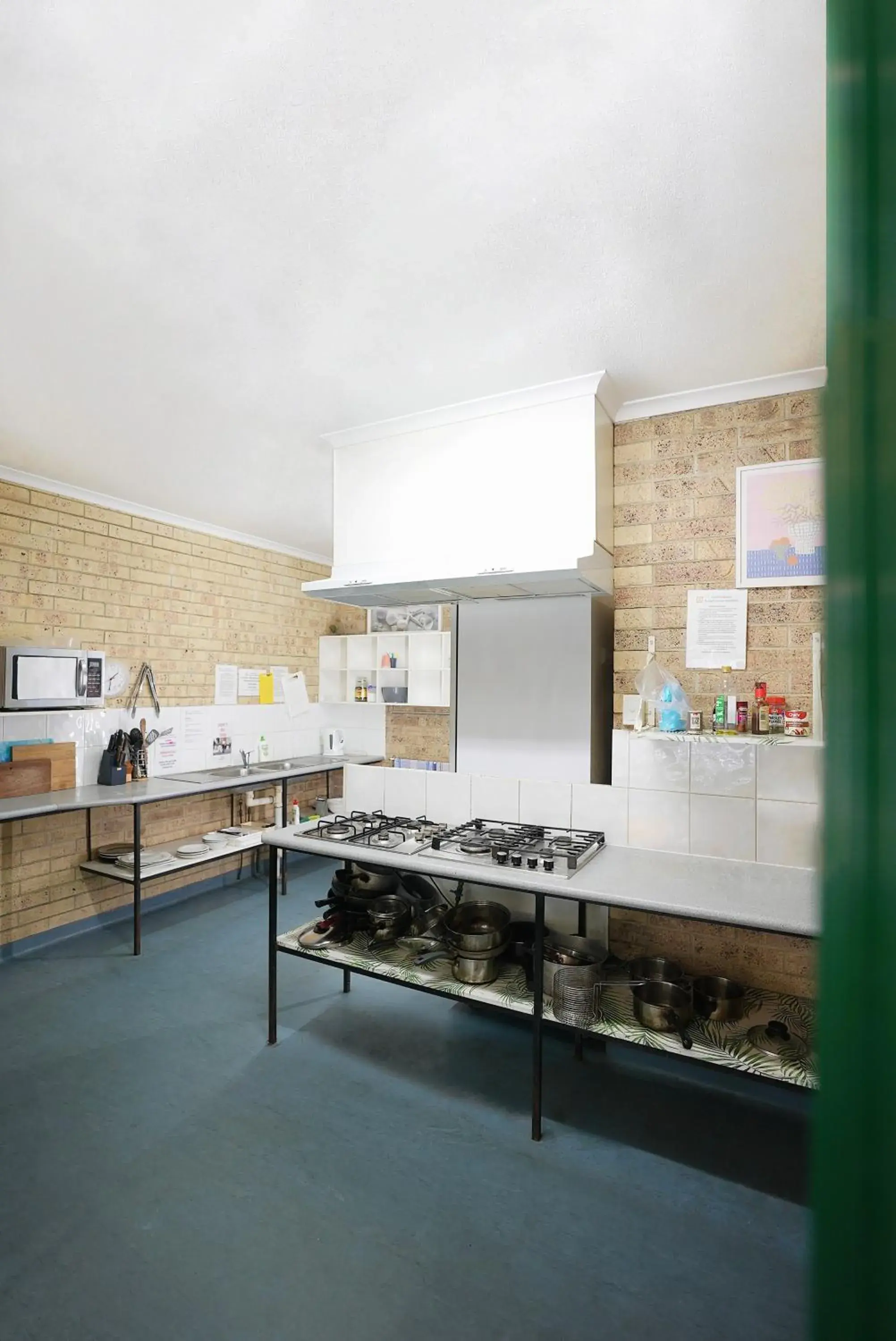minibar, Kitchen/Kitchenette in Coolum Budget Accommodation