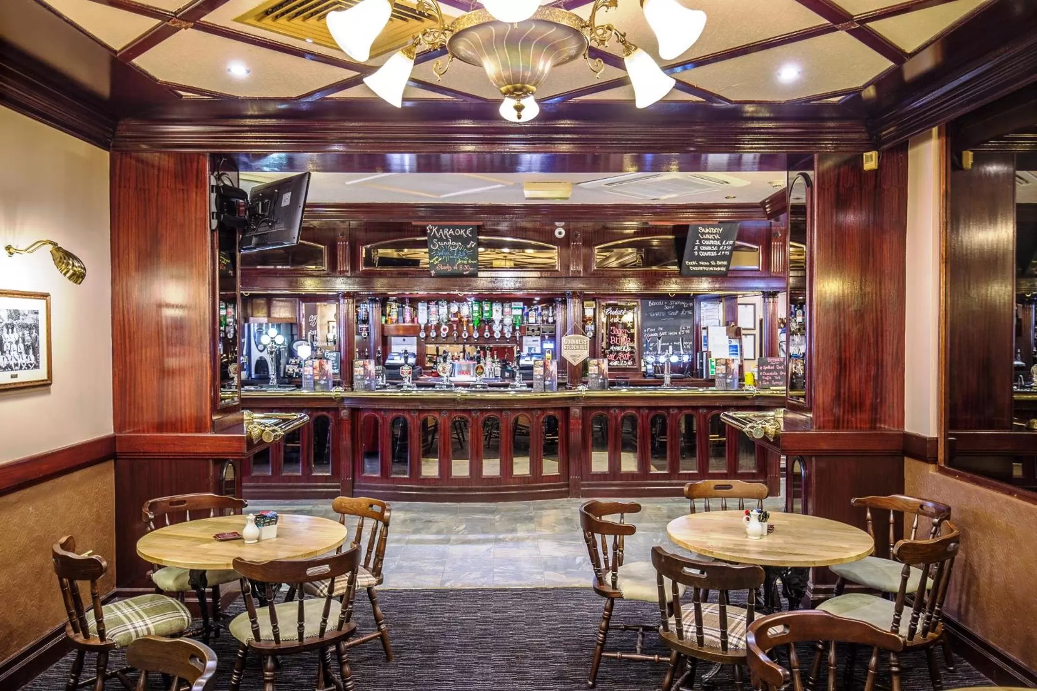 Lounge or bar in Globe Inn