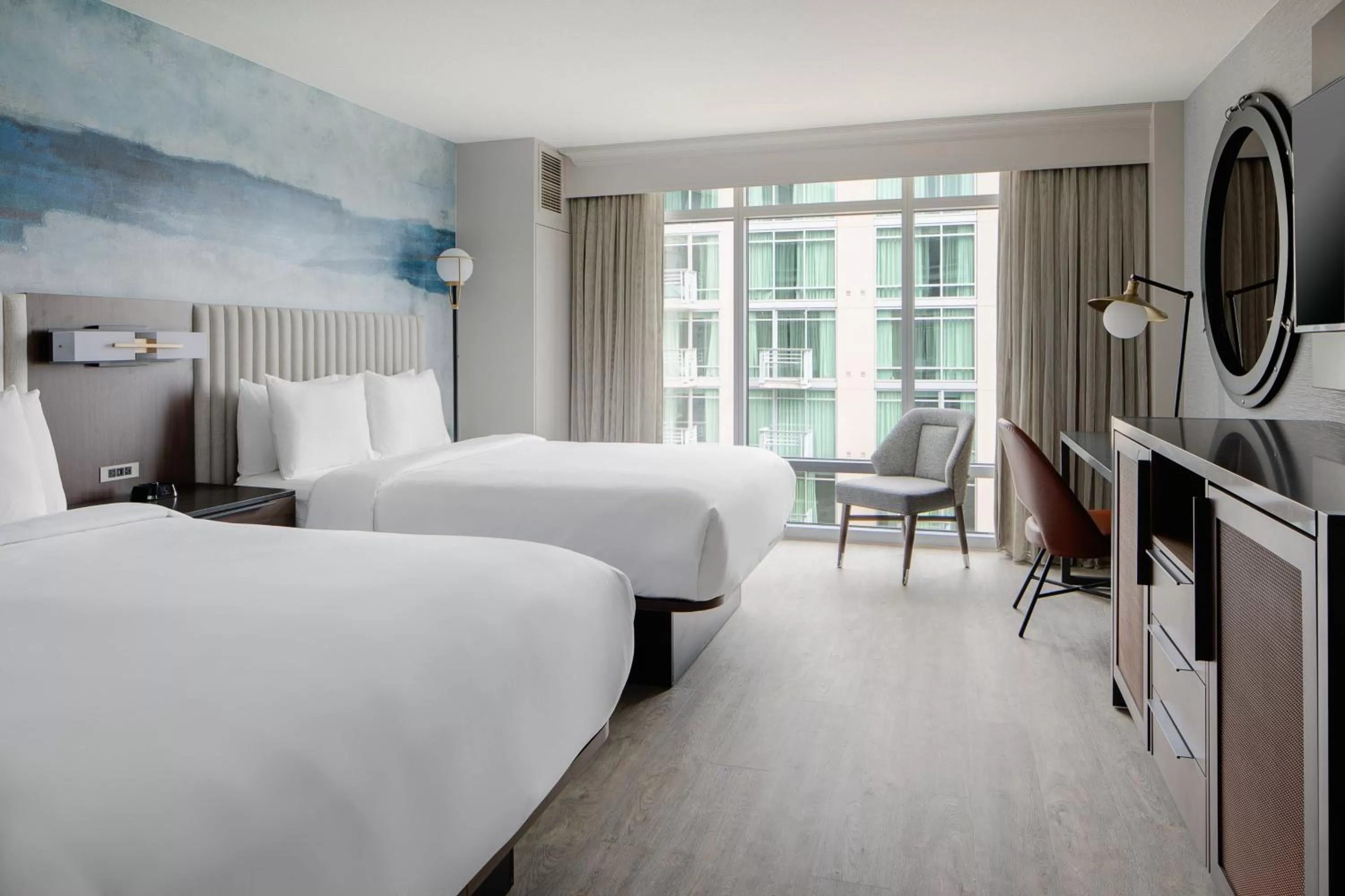 Photo of the whole room, Bed in Seattle Marriott Waterfront