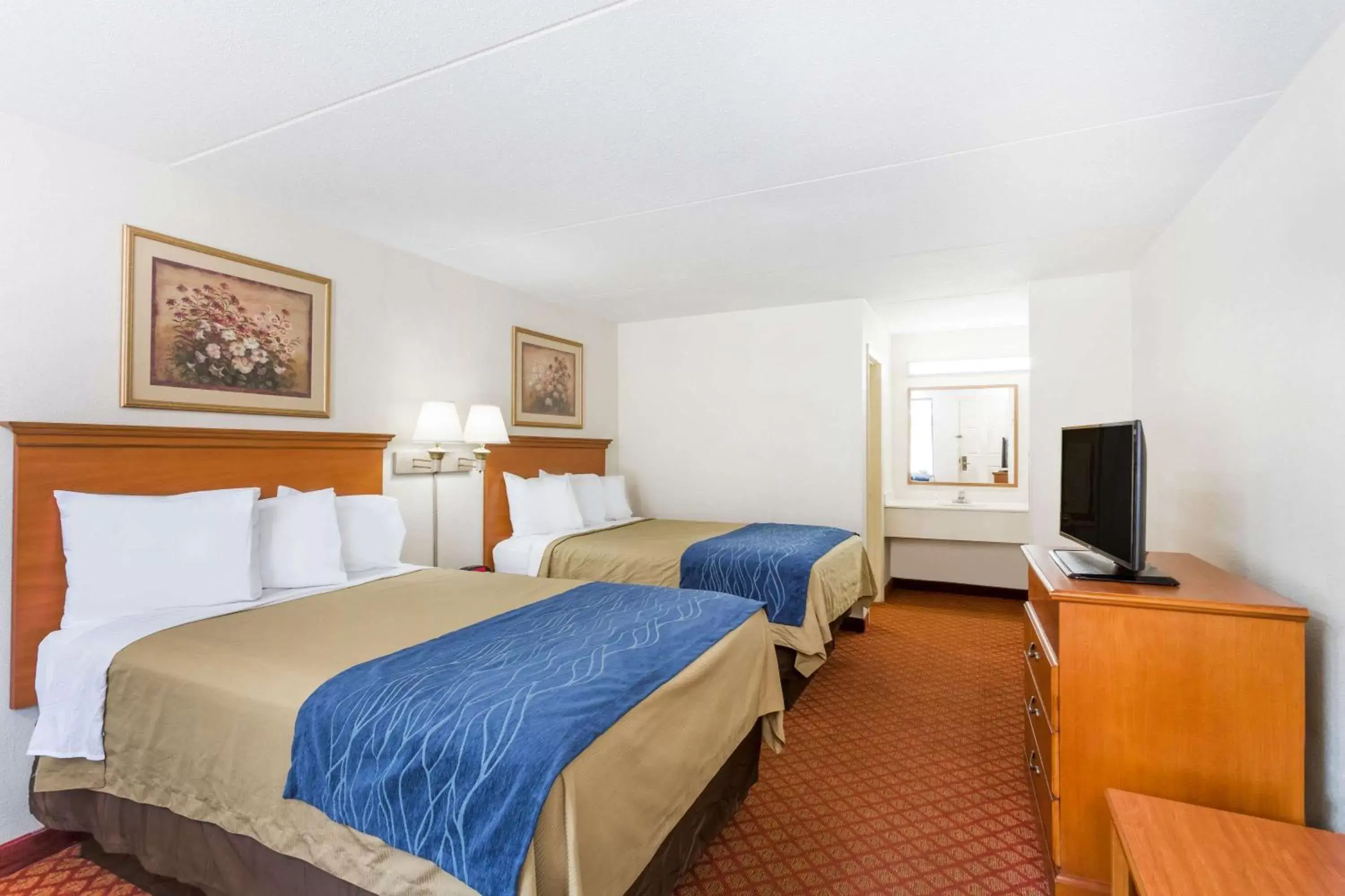 Photo of the whole room, Bed in Days Inn by Wyndham Winston Salem North