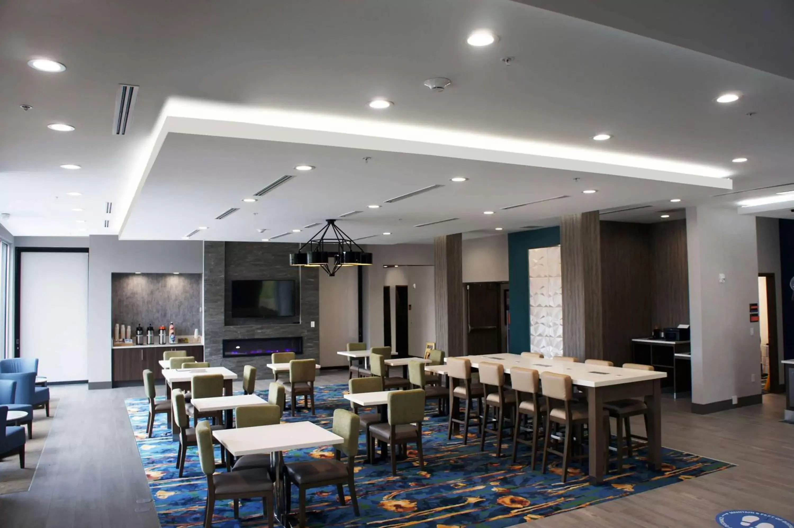 Restaurant/Places to Eat in La Quinta Inn & Suites by Wyndham Locust Grove