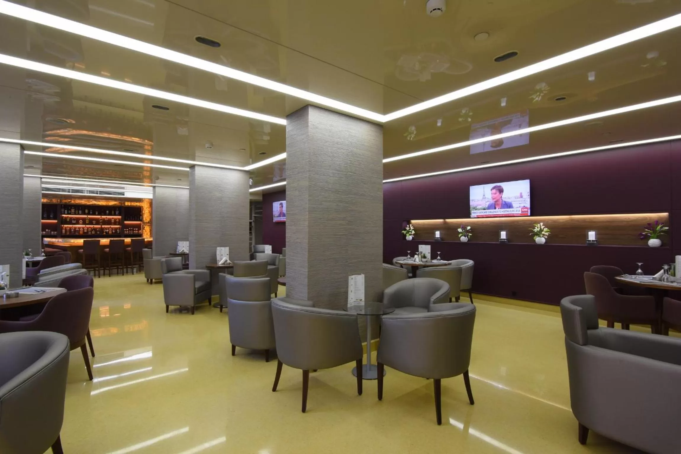 Lounge or bar in Ramada by Wyndham Downtown Beirut