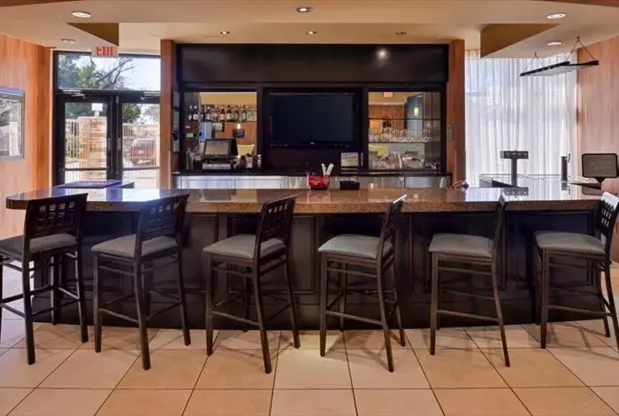 Lounge or bar, Lounge/Bar in Holiday Inn Fort Worth North- Fossil Creek, an IHG Hotel