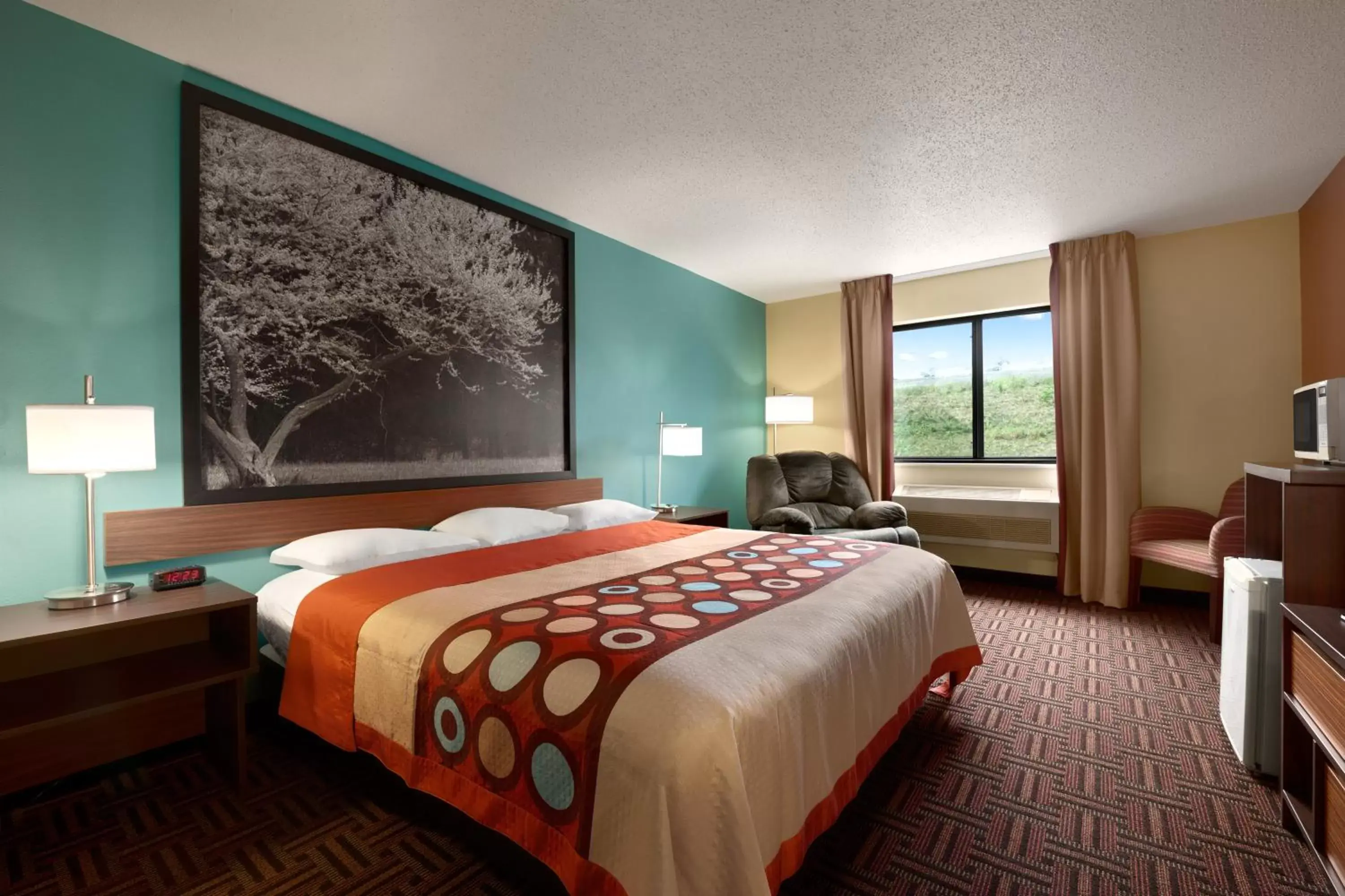 Photo of the whole room in Super 8 by Wyndham Peoria East