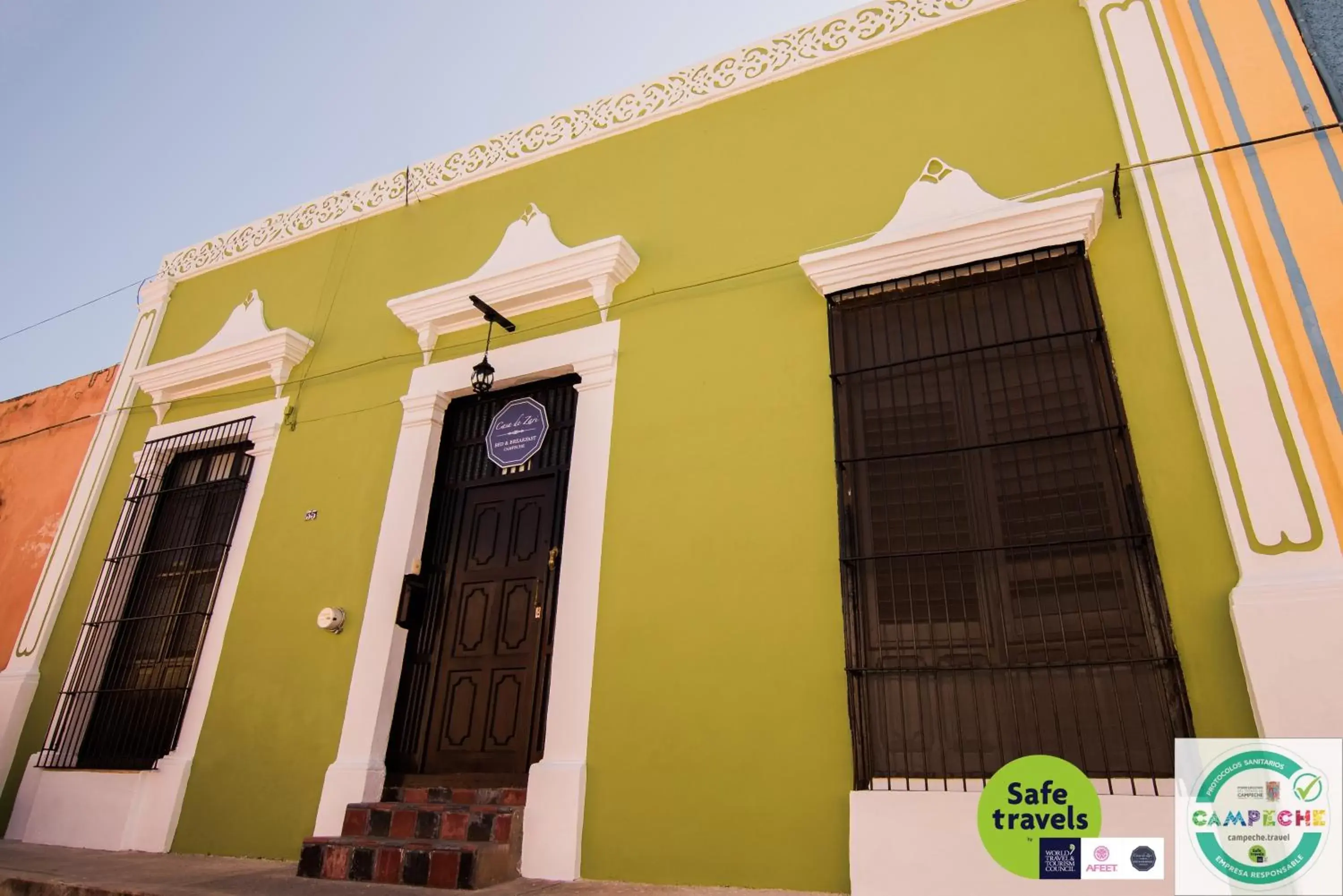 Facade/entrance, Property Building in Casa de Zari B&B