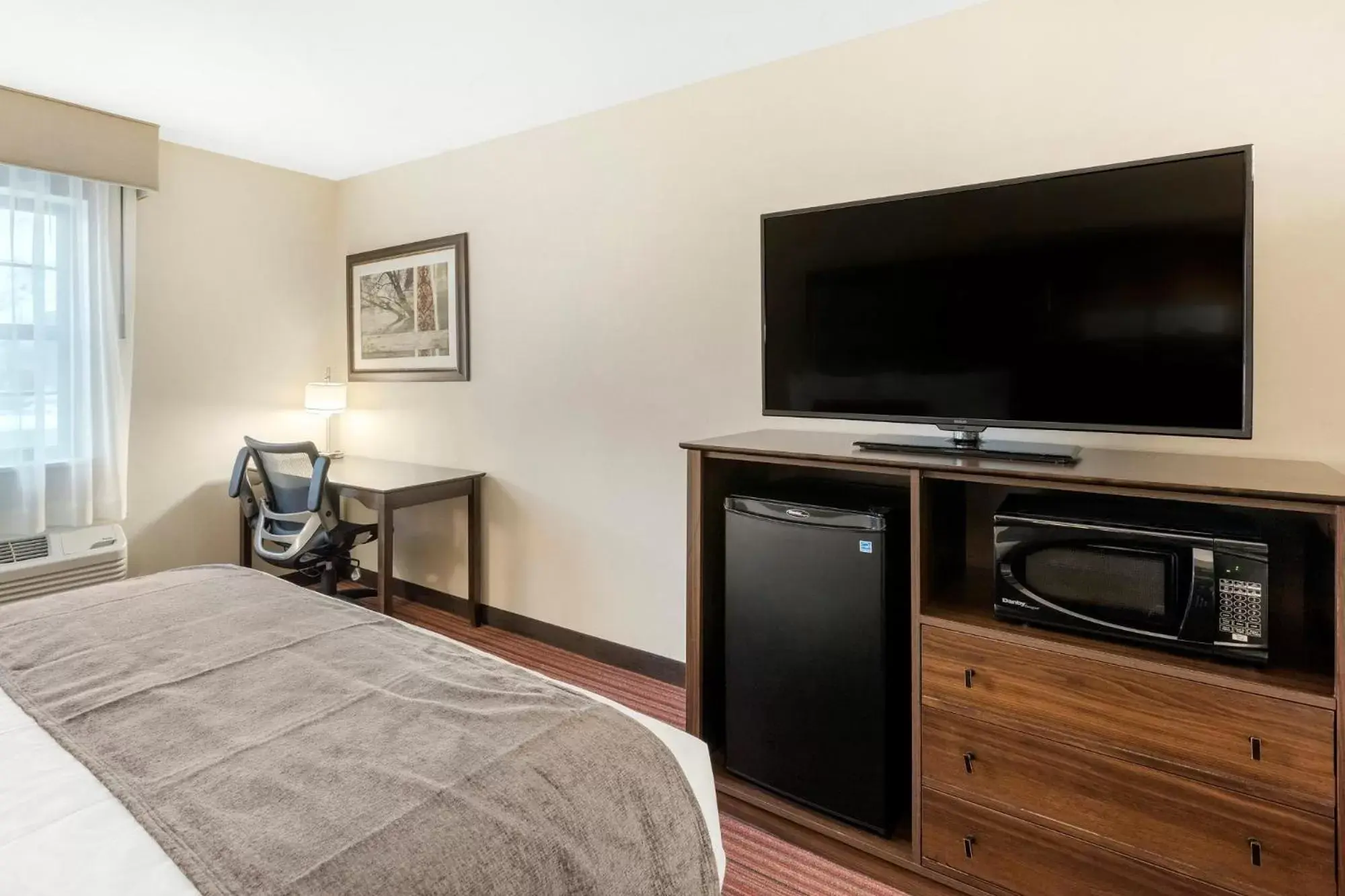 TV and multimedia, TV/Entertainment Center in Country Inn & Suites by Radisson, Grandville-Grand Rapids West, MI