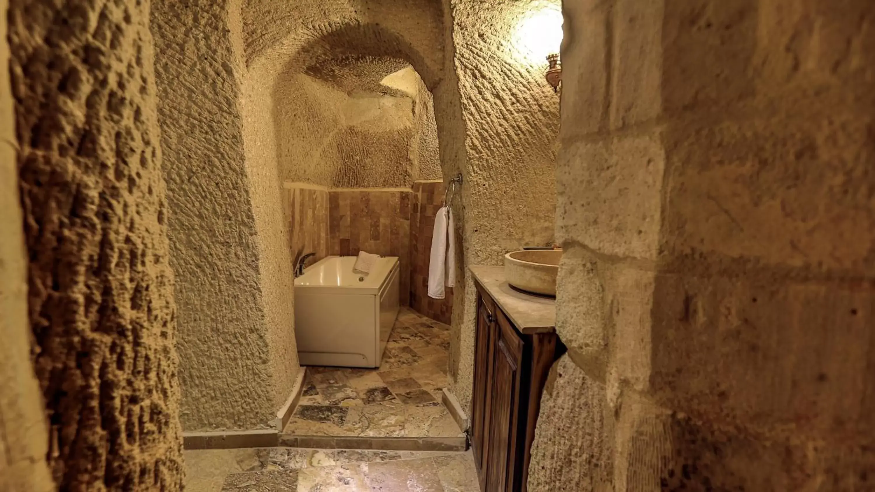 Bathroom in Hidden Cave Hotel