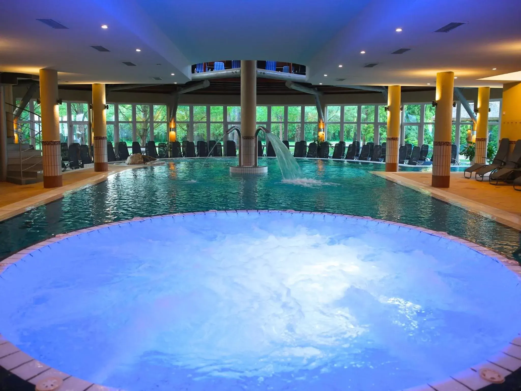 Hot Tub, Swimming Pool in Lotus Therme Hotel & Spa