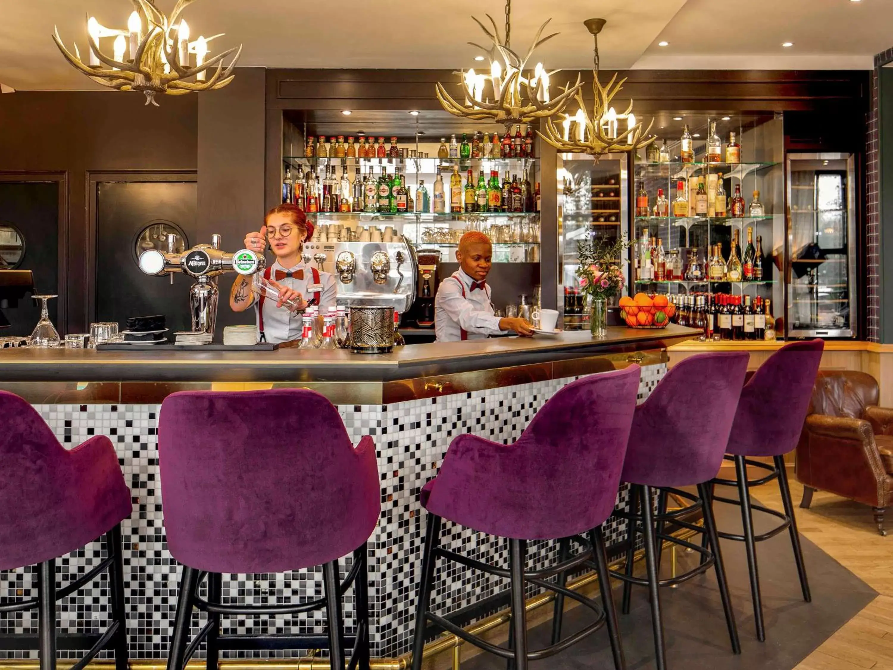 Restaurant/places to eat, Lounge/Bar in Mercure Rambouillet Relays Du Château
