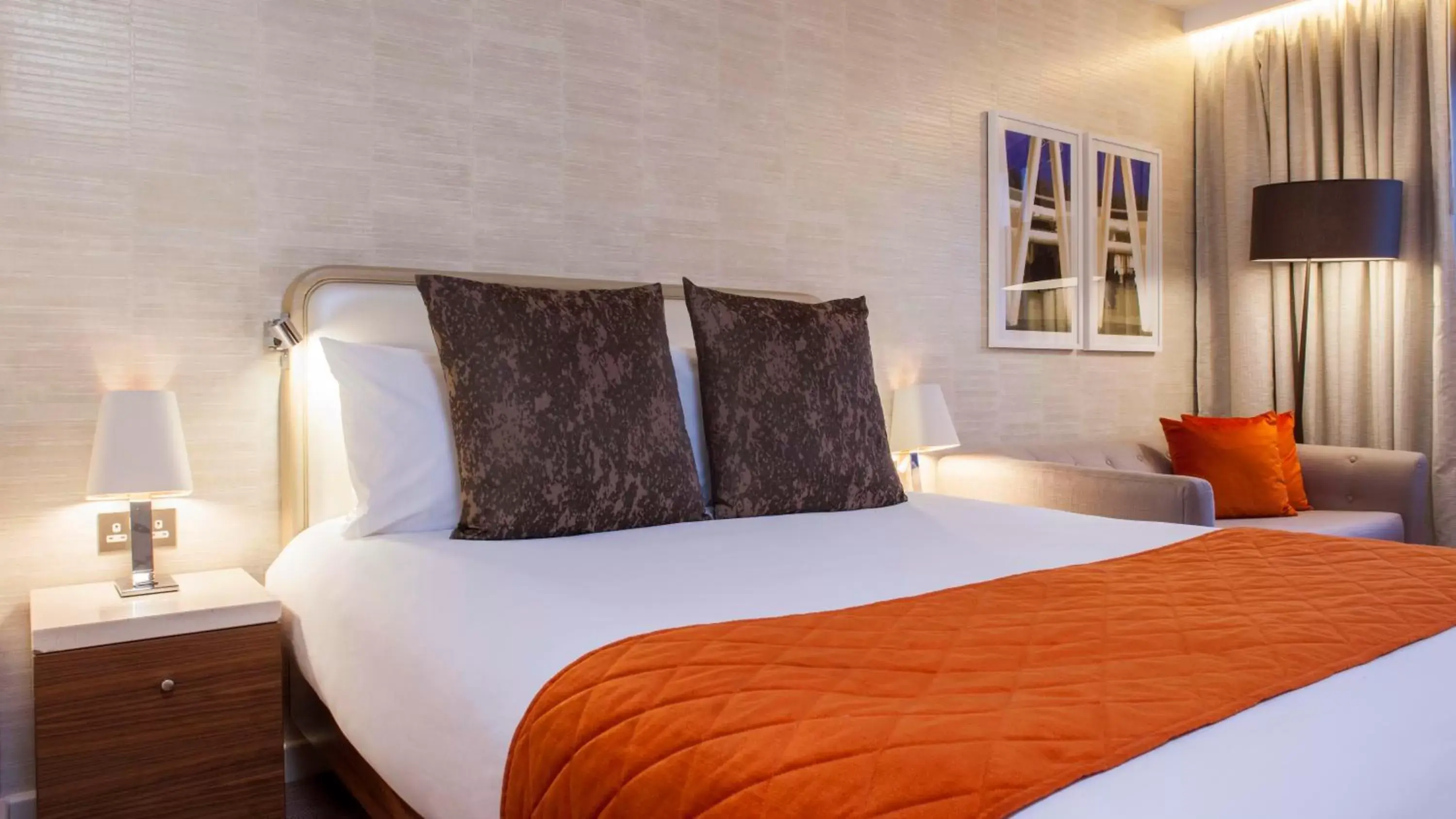 Bedroom, Bed in Crowne Plaza London Kings Cross, an IHG Hotel