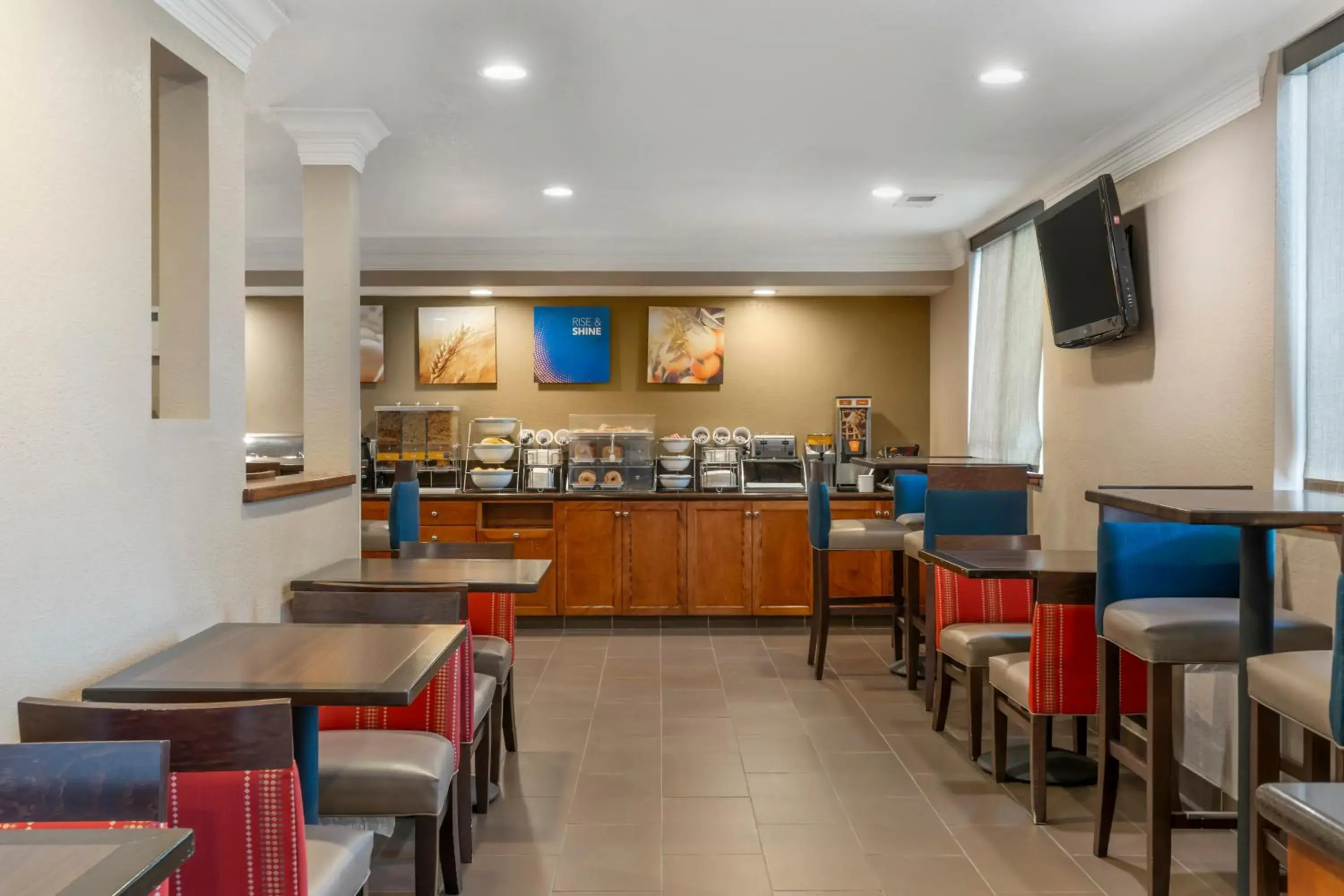 Breakfast in Comfort Inn Arcata Breakfast in Comfort Inn Arcata