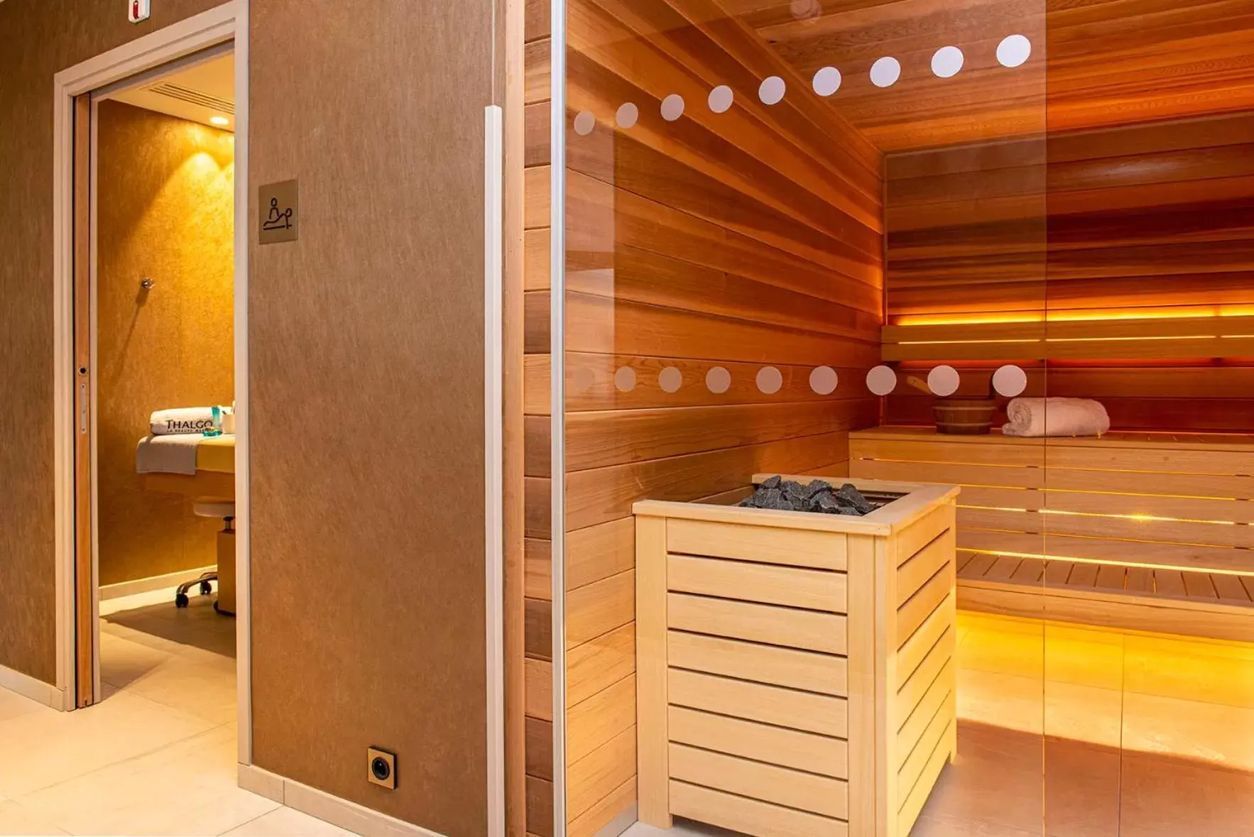 Sauna, Bathroom in Radisson Blu Hotel, Rouen Centre