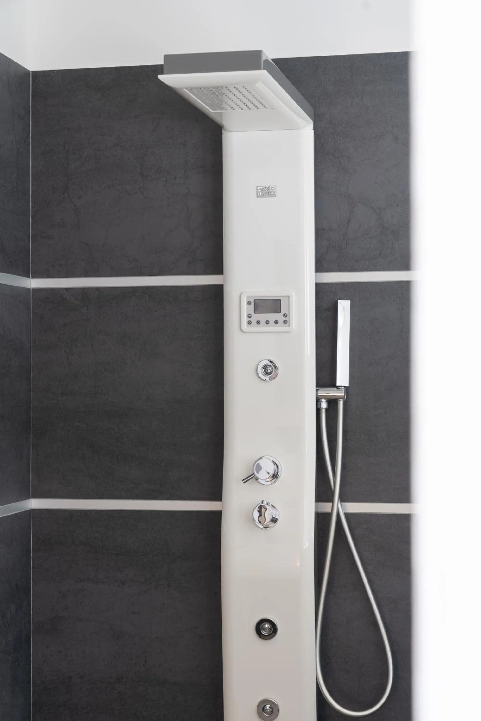 Shower in Reginna Palace Hotel