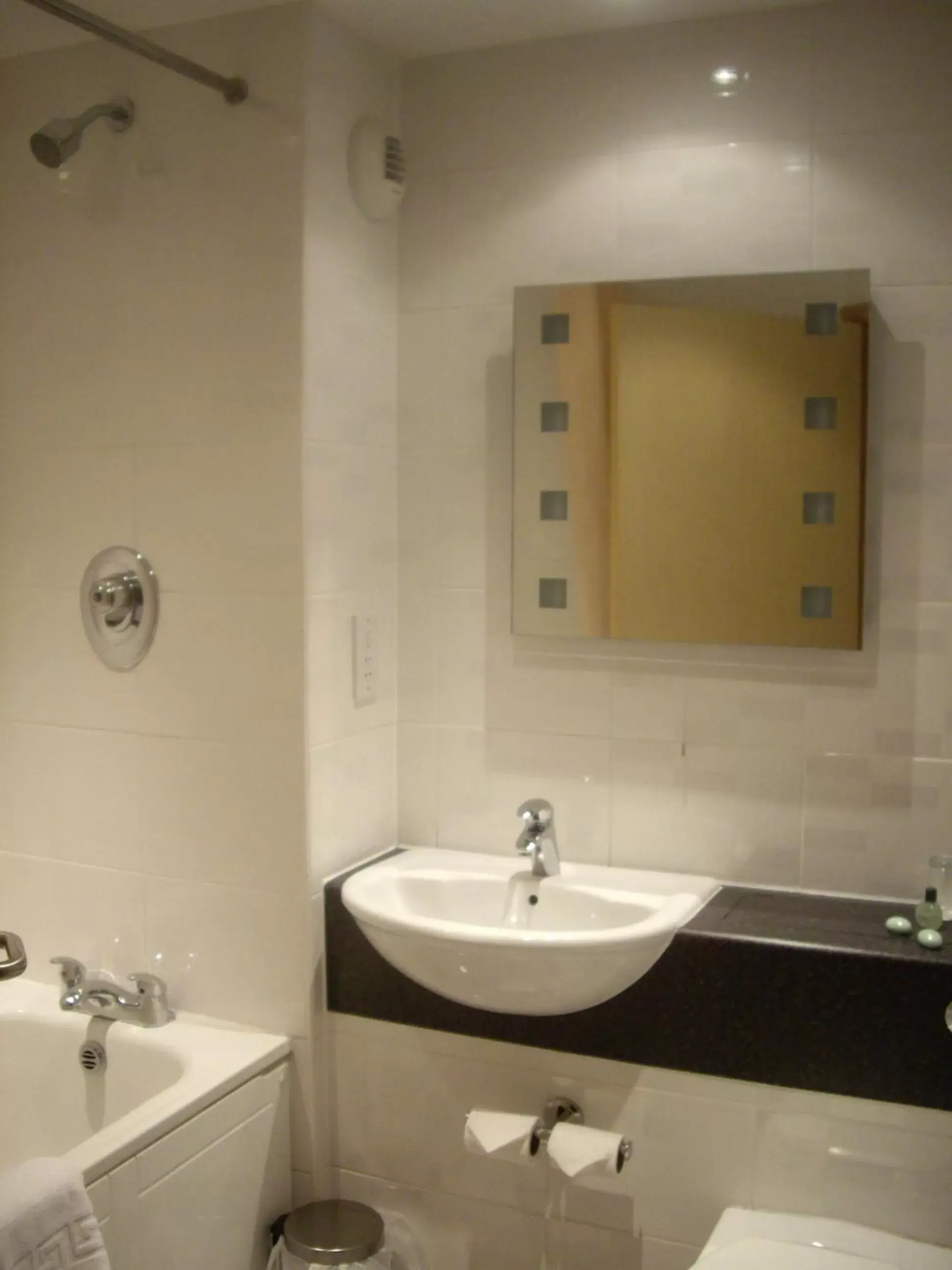 Bathroom in Corn Mill Lodge Hotel
