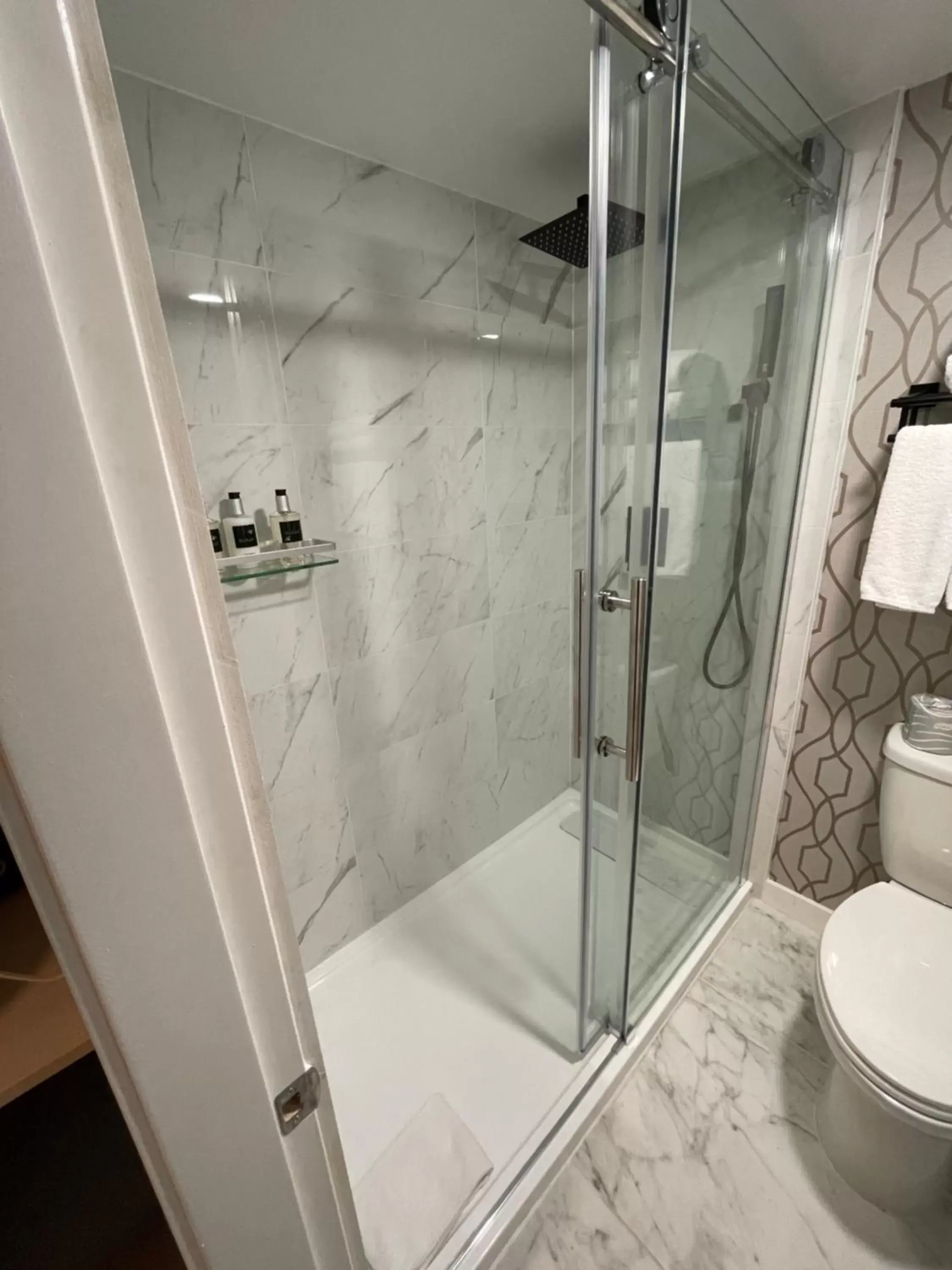 Bathroom in The Vic, Ascend Hotel Collection