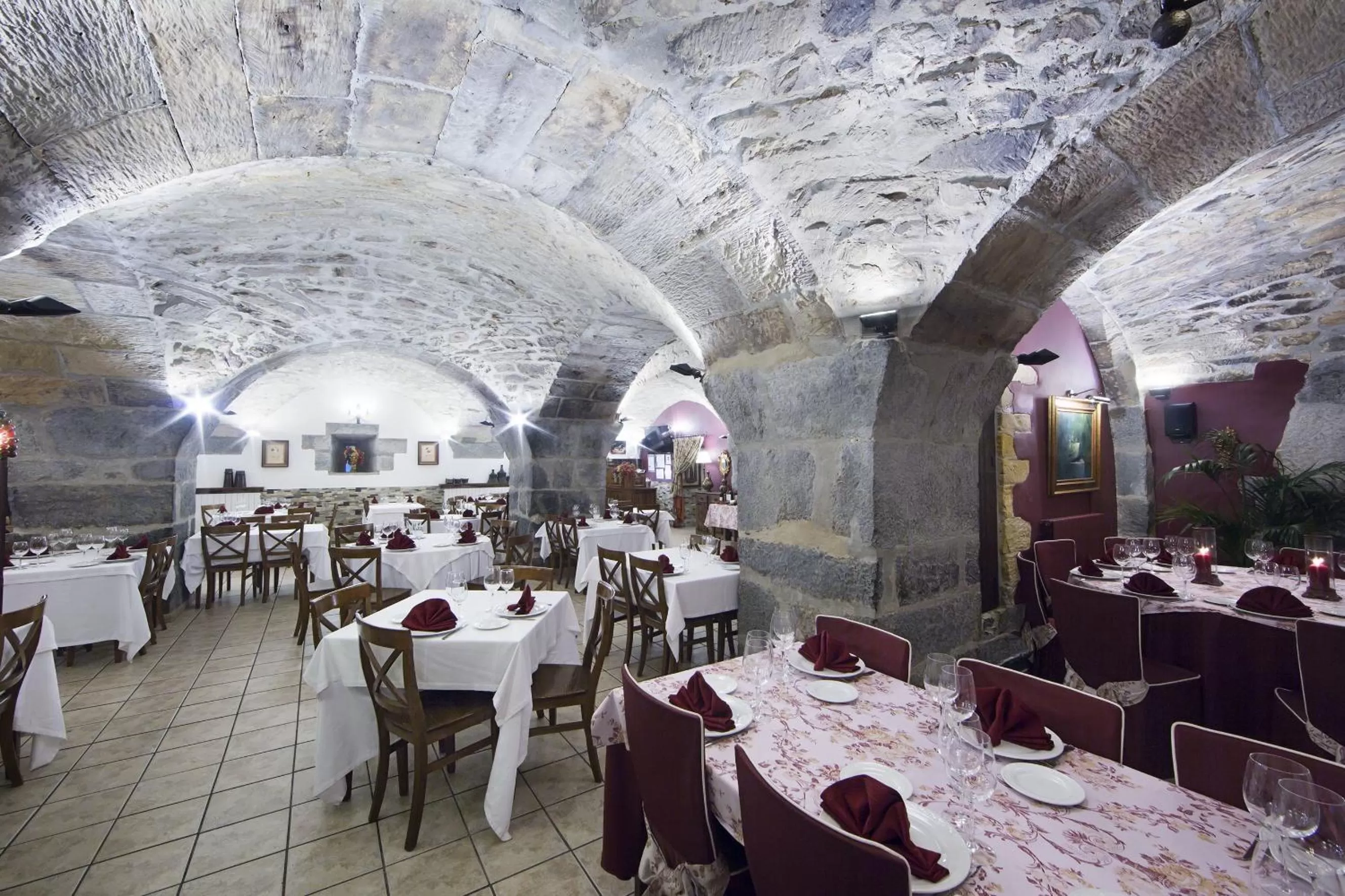 Restaurant/places to eat in Hotel Larrañaga