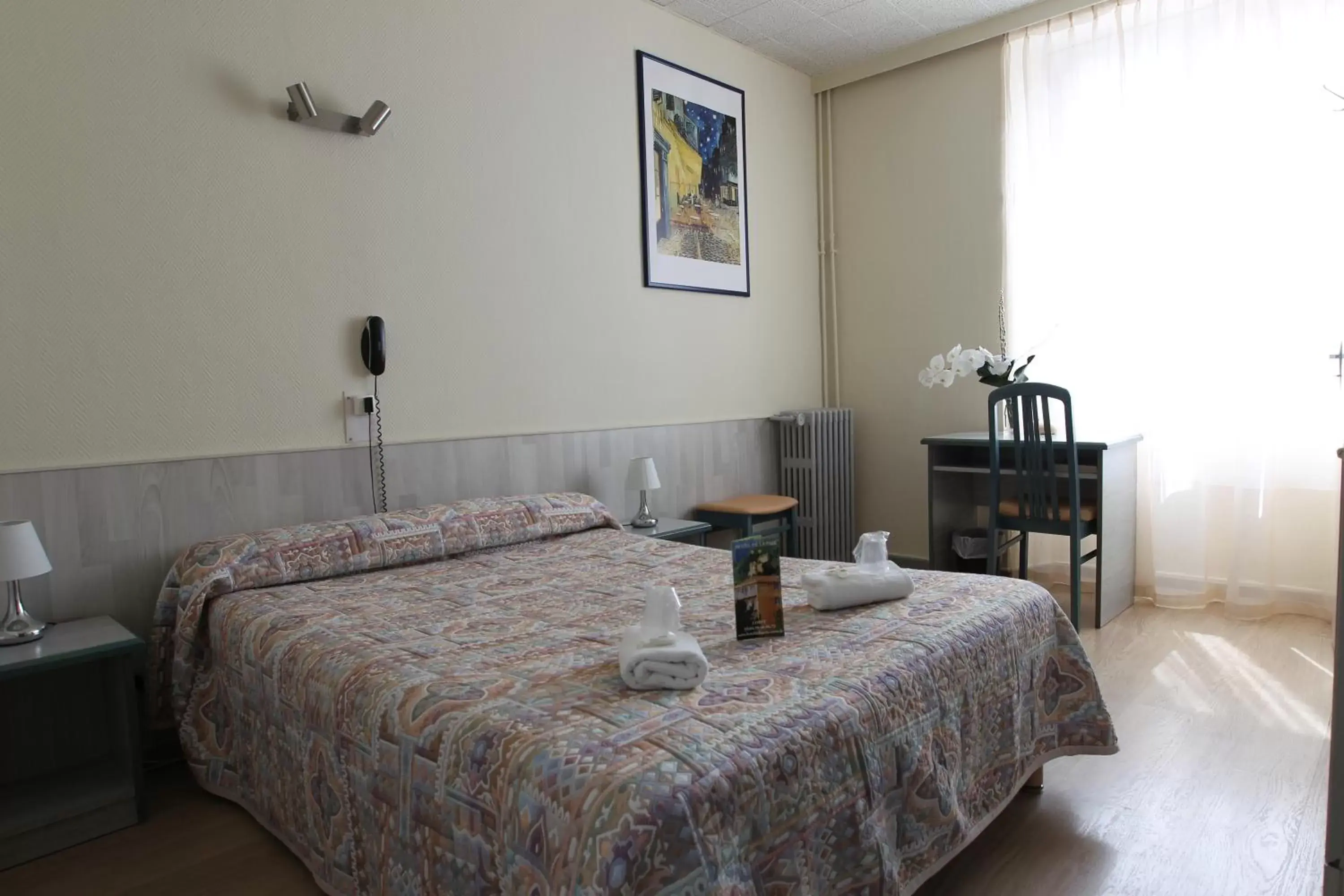 Comfort Double or Twin Room in Hotel de La Paix Comfort Double or Twin Room in Hotel de La Paix