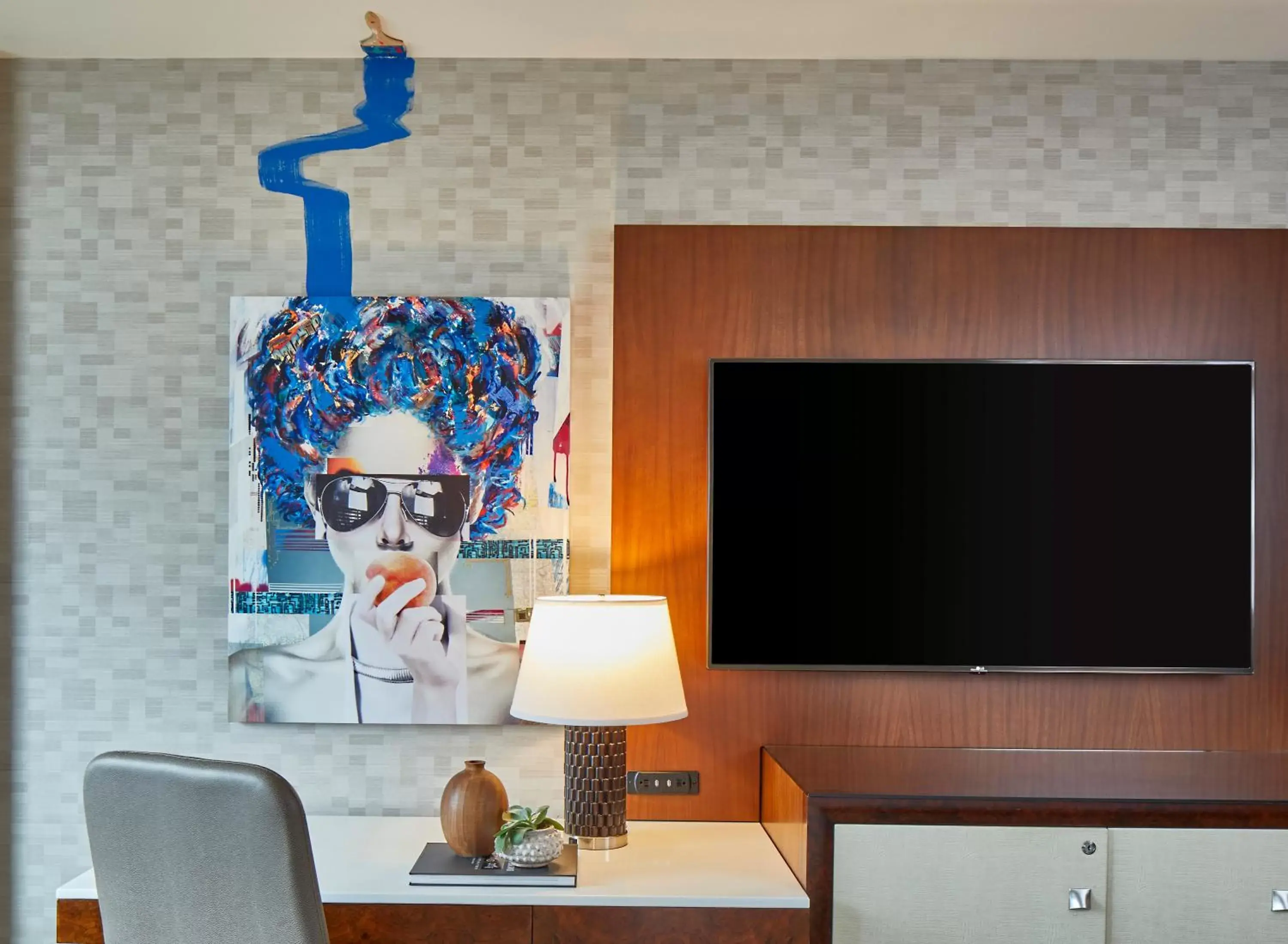 TV and multimedia, TV/Entertainment Center in Renaissance Atlanta Midtown Hotel