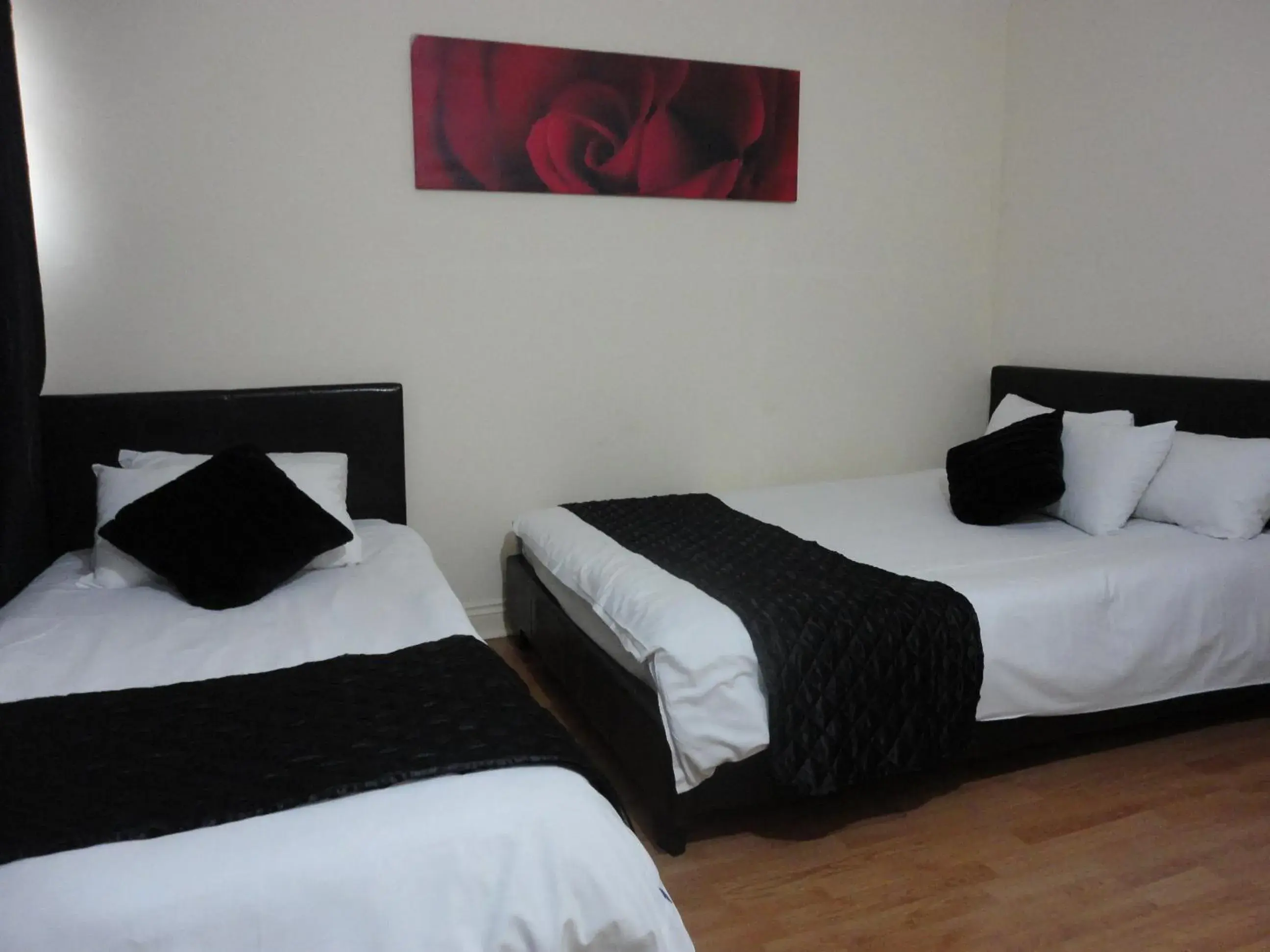 Photo of the whole room, Bed in City View Hotel - Roman Road Market