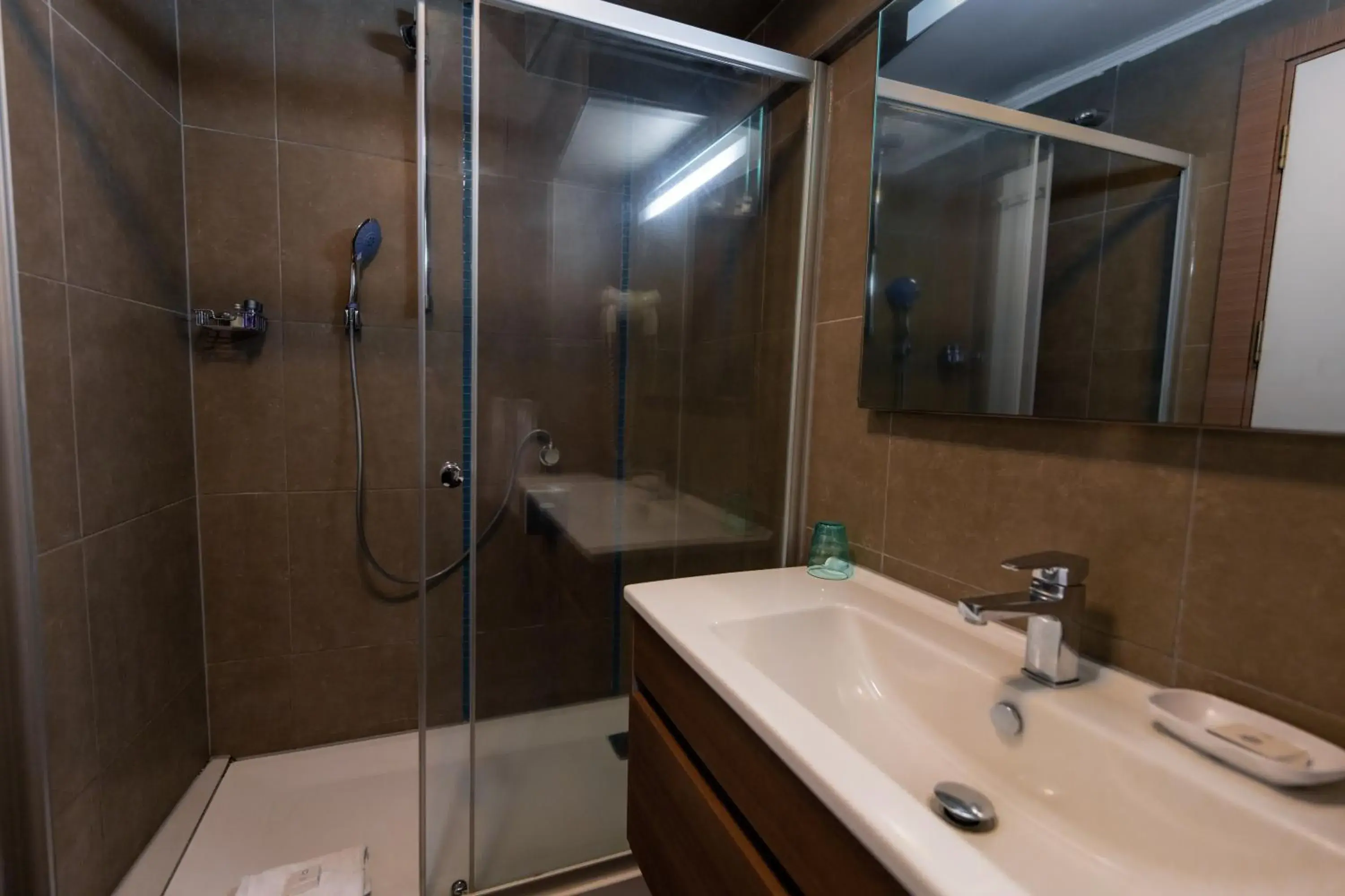 Bathroom in Elanaz Hotel