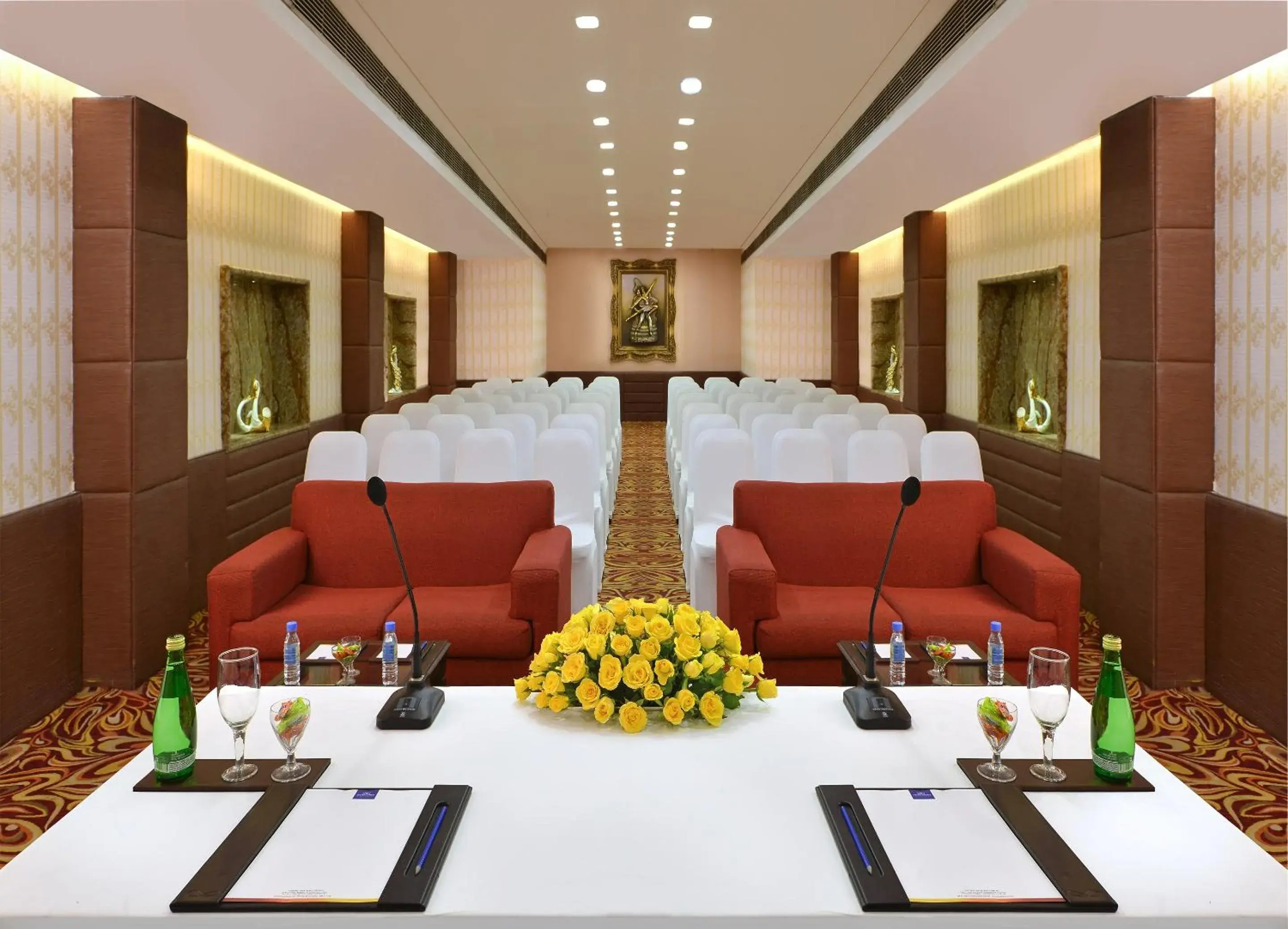 Banquet/Function facilities in Taurus Sarovar Portico