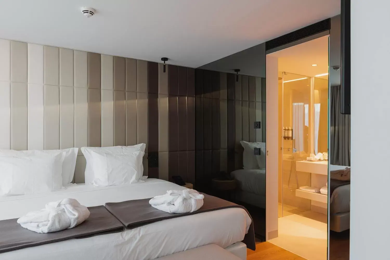 Master Suite with City View in Lumen Hotel & The Lisbon Light Show