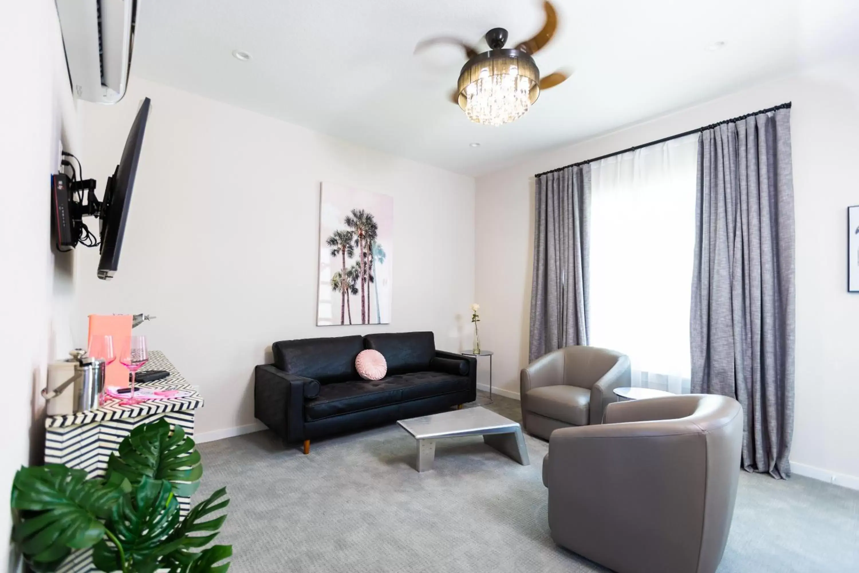 Living room, Seating Area in The Bentley Hotel on 290