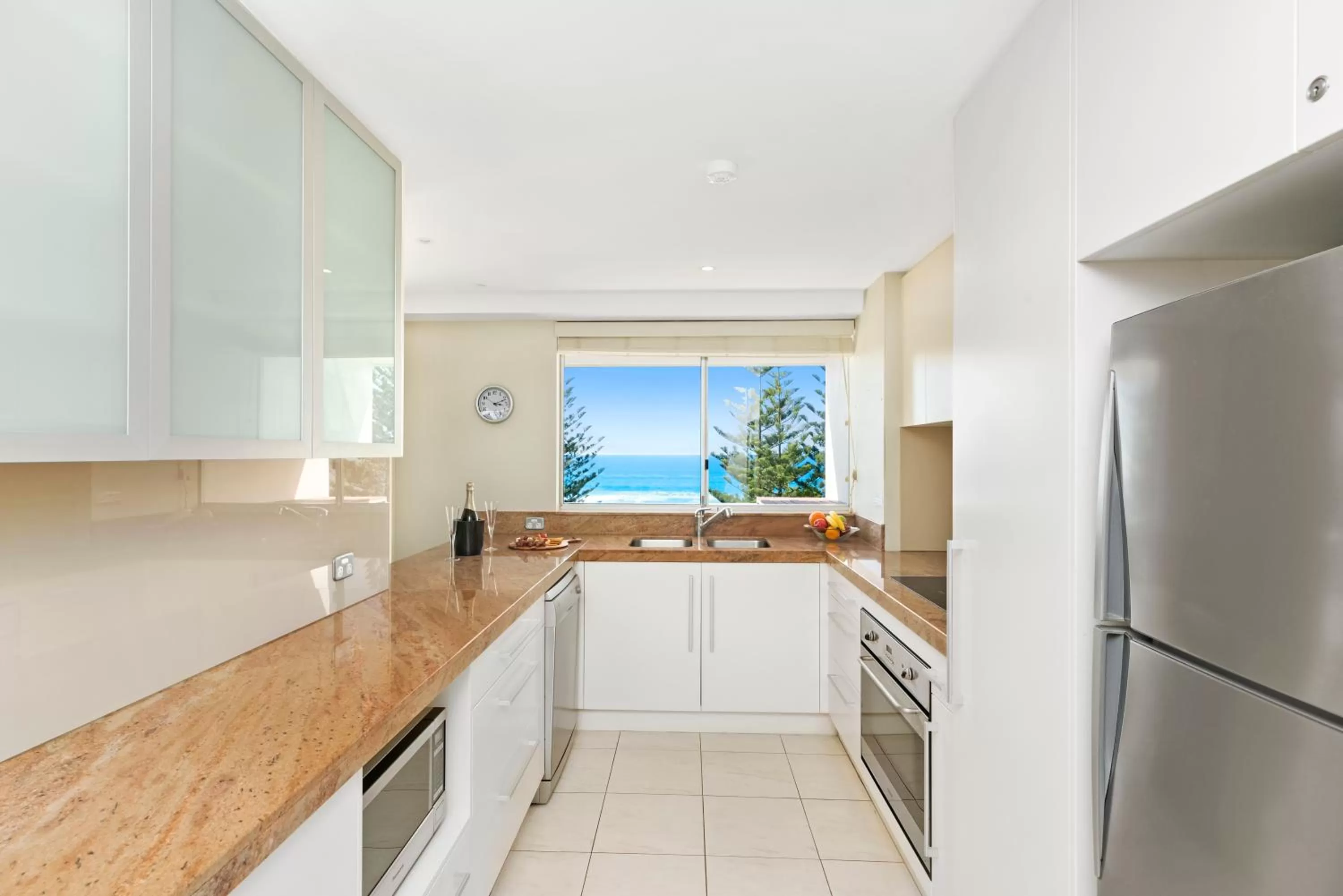 Kitchen or kitchenette in Solnamara Beachfront Apartments