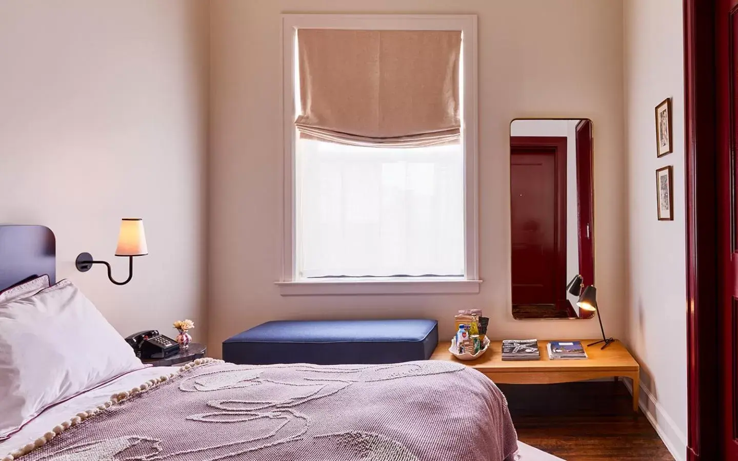 Photo of the whole room, Bed in The Siren Hotel