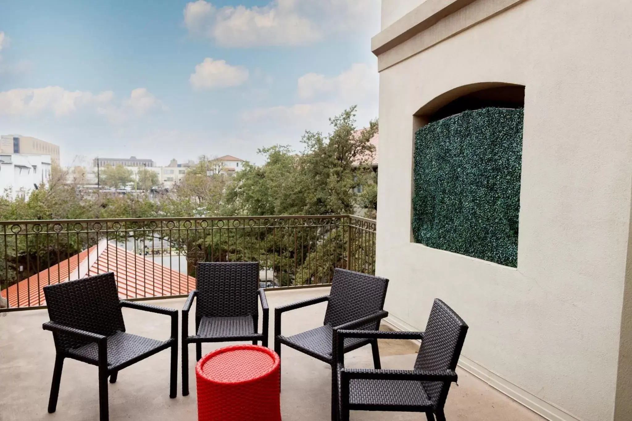 Photo of the whole room, Balcony/Terrace in Hotel Indigo San Antonio Riverwalk, an IHG Hotel