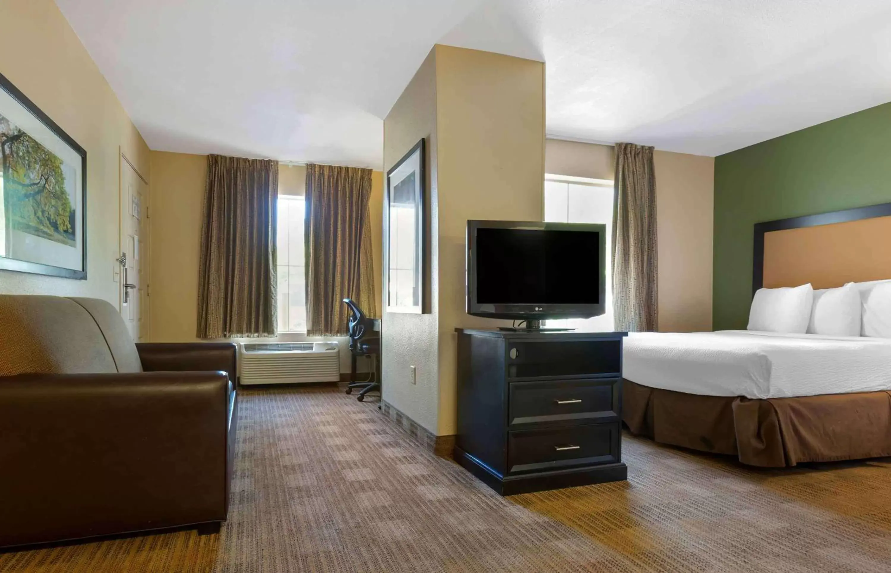 Bedroom, TV/Entertainment Center in Extended Stay America Suites - Phoenix - Airport - E Oak St