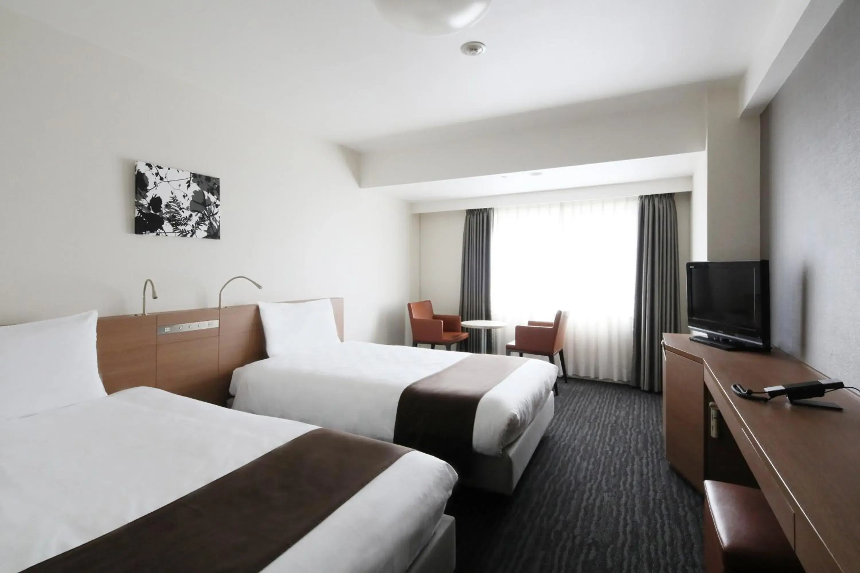 Photo of the whole room, Bed in Hiroshima Tokyu Rei Hotel