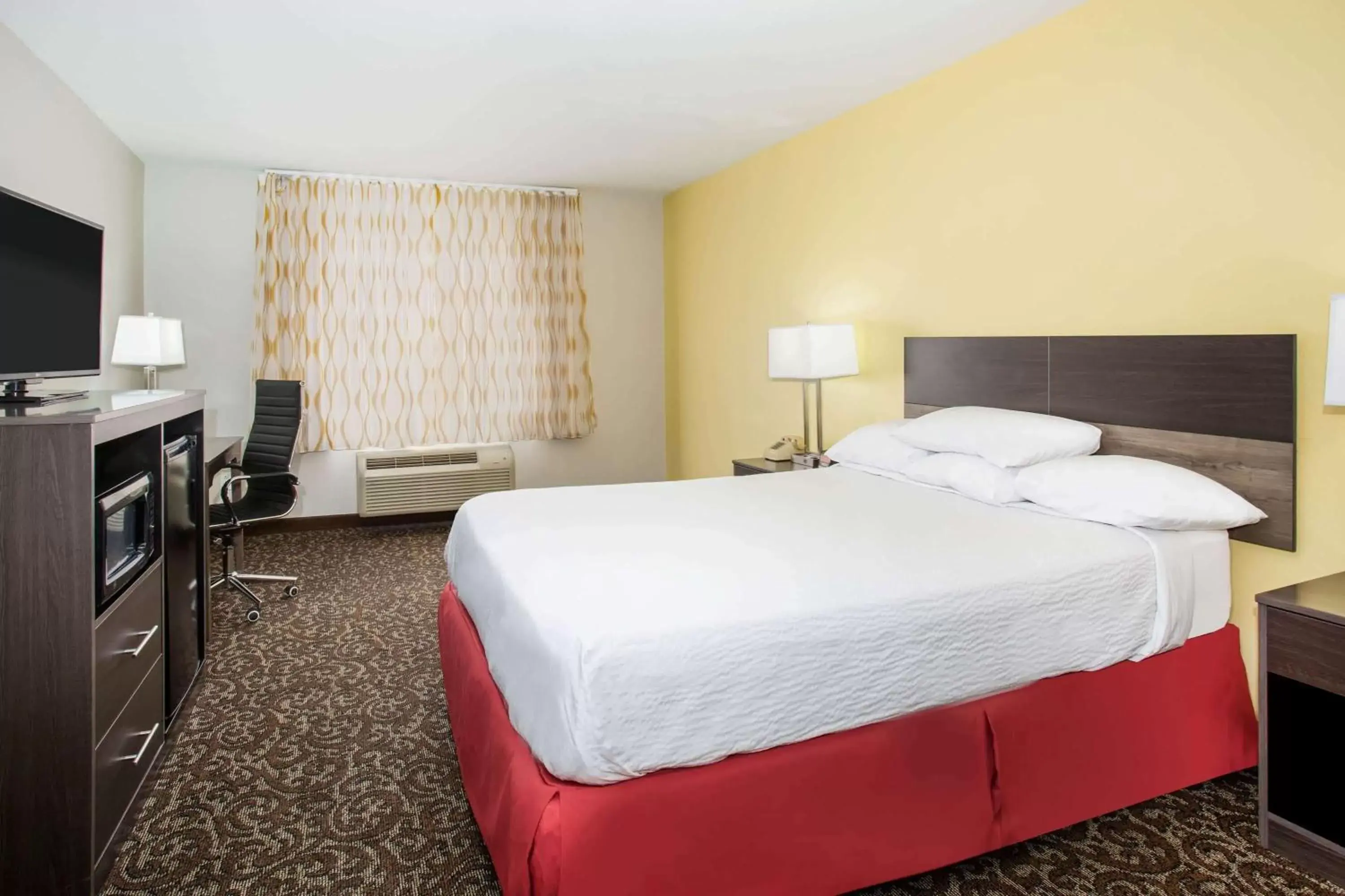 Photo of the whole room, Bed in Days Inn by Wyndham Phoenix North