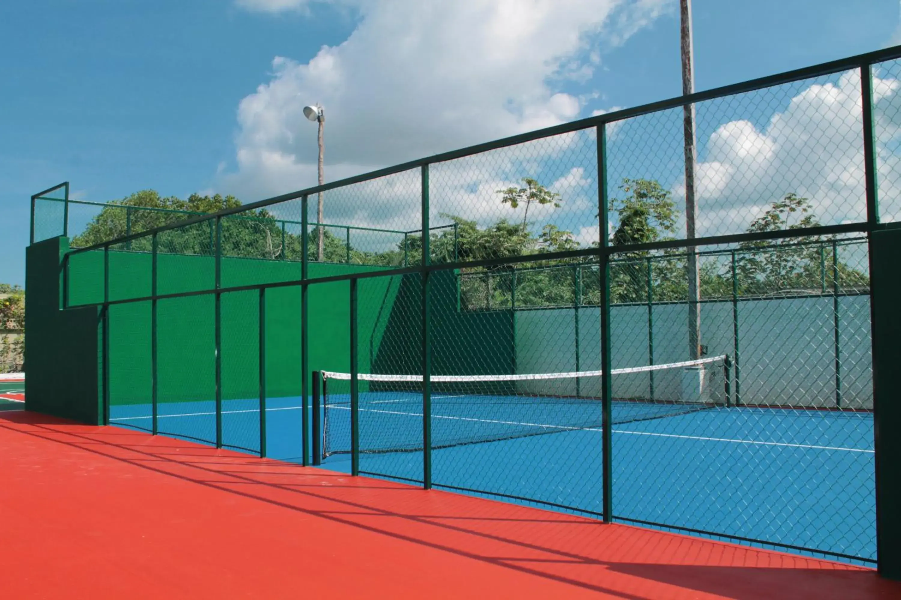 Activities, Tennis/Squash in Casa del Mar Cozumel Hotel & Dive Resort