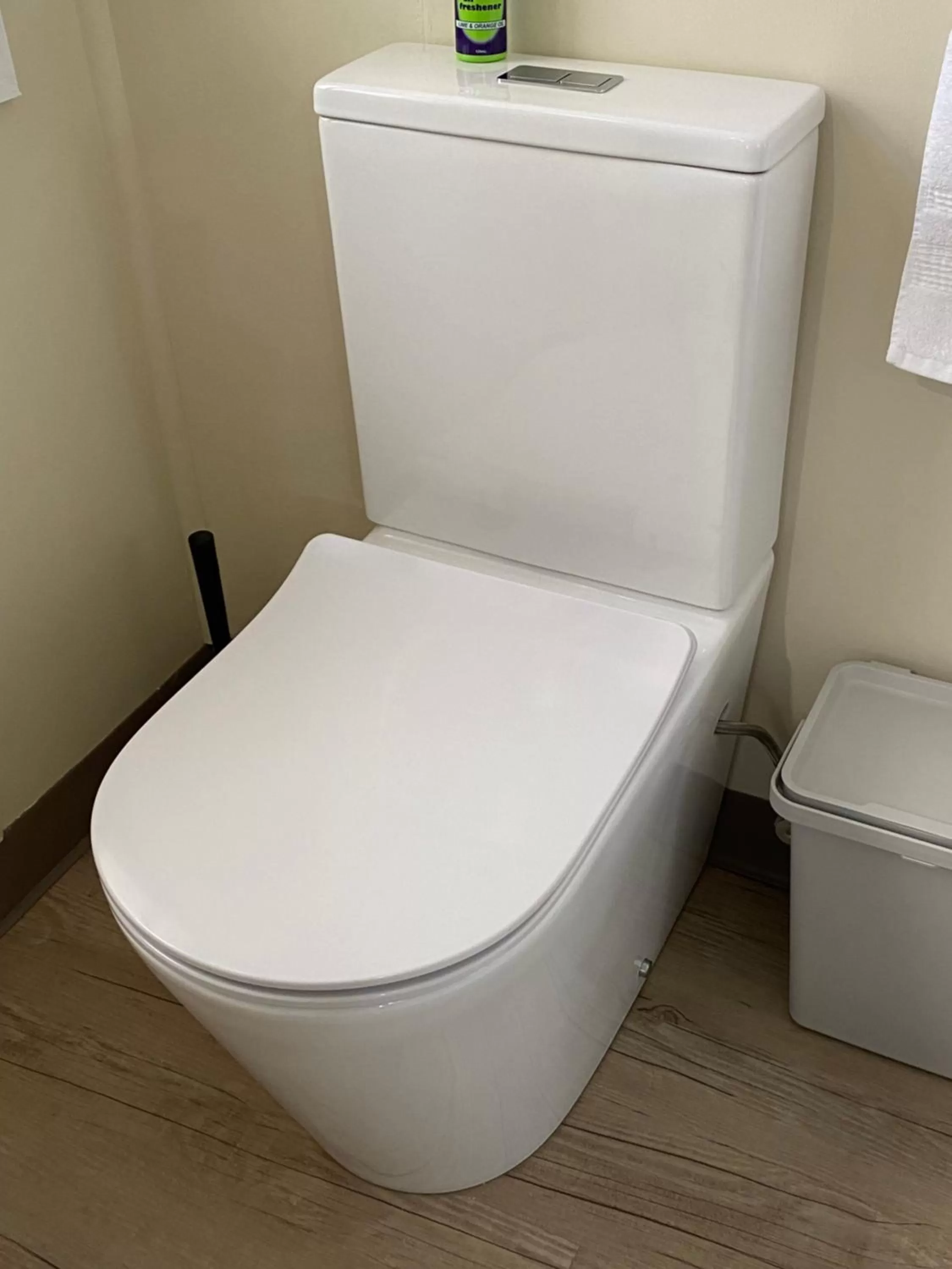 Toilet in Hideaway on Hume #3