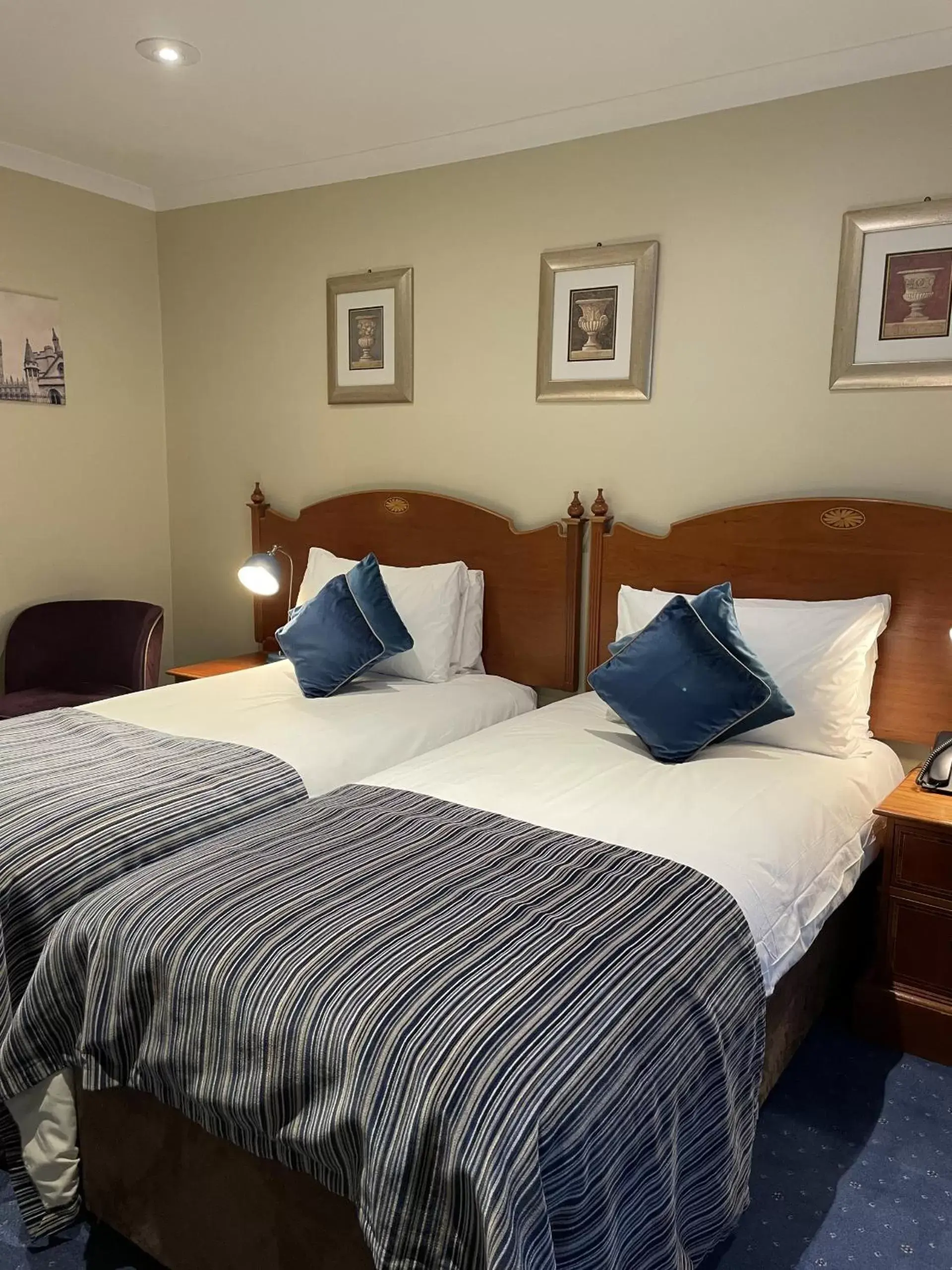 Superior Twin Room in The Windermere Hotel, London