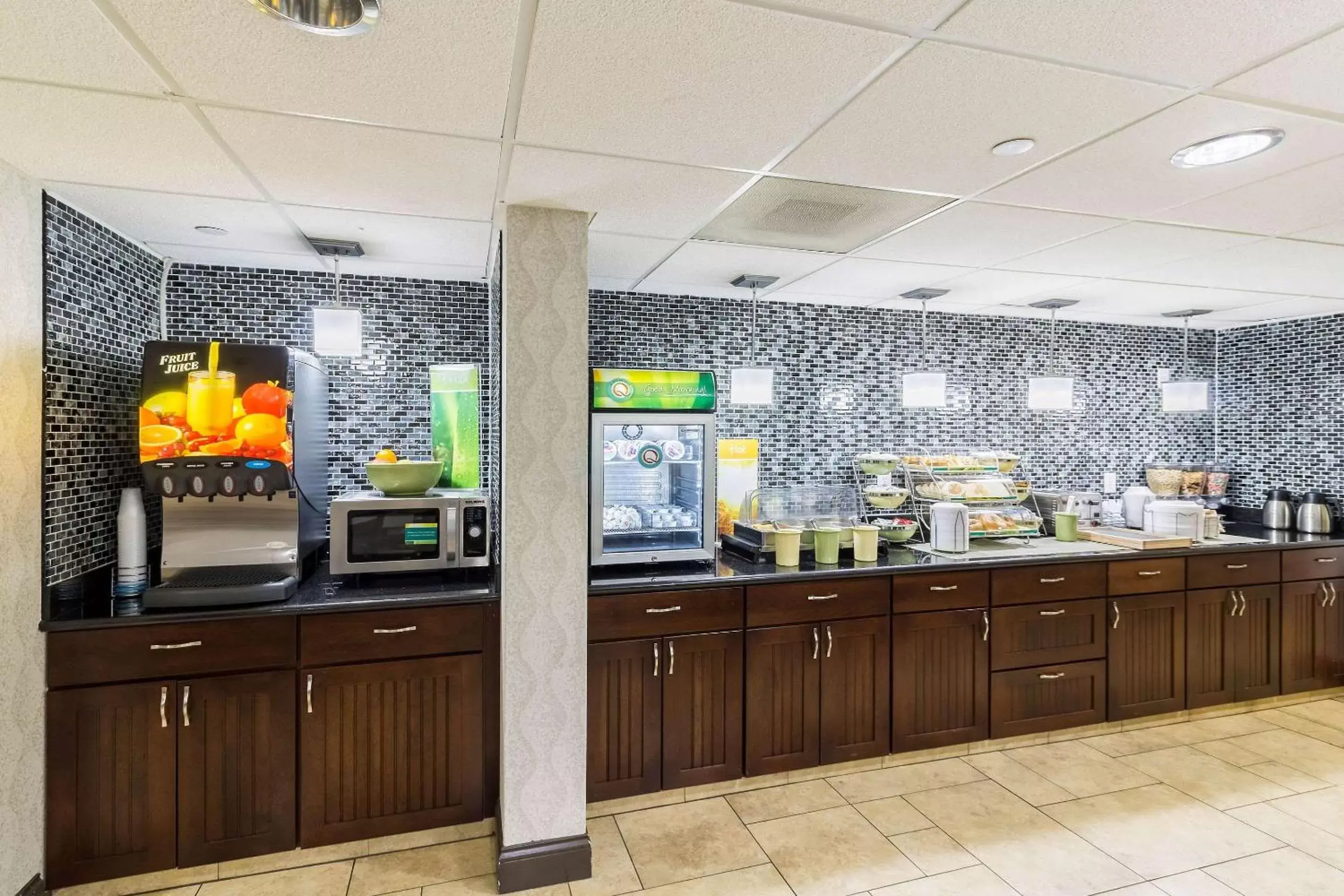 Restaurant/places to eat in Quality Inn and Suites - Arden Hills