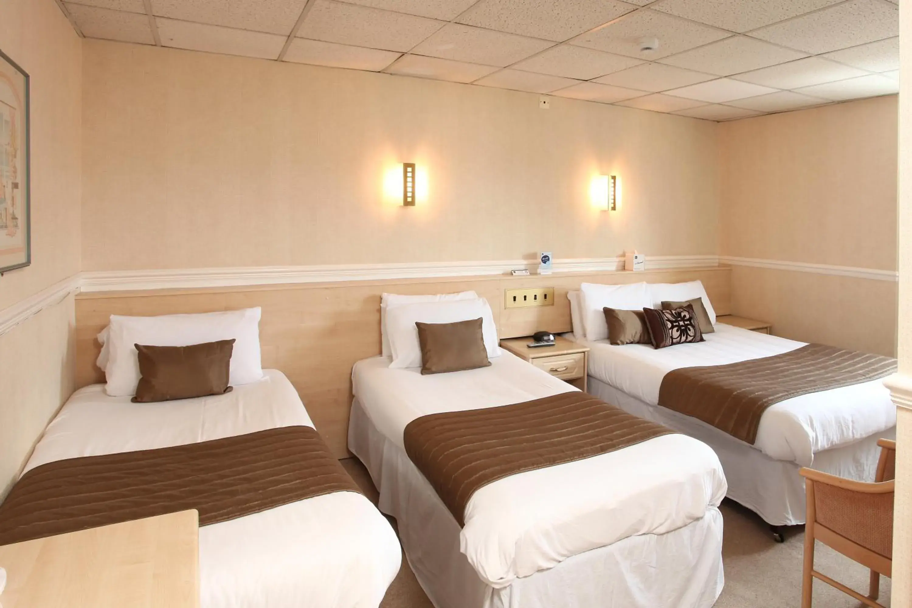 Bed in Best Western New Kent Hotel