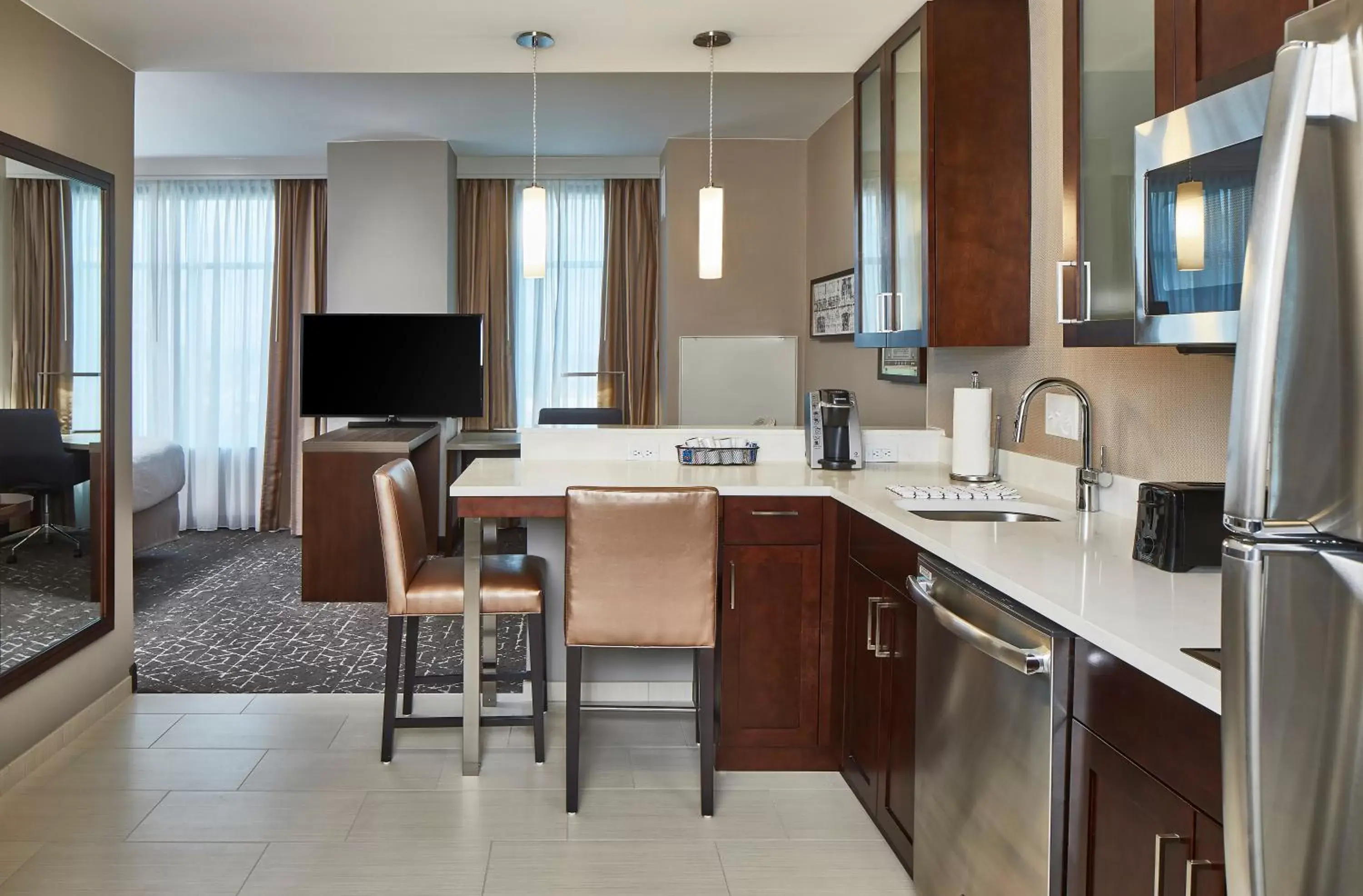Bedroom, Kitchen/Kitchenette in Residence Inn by Marriott Nashville Downtown/Convention Center