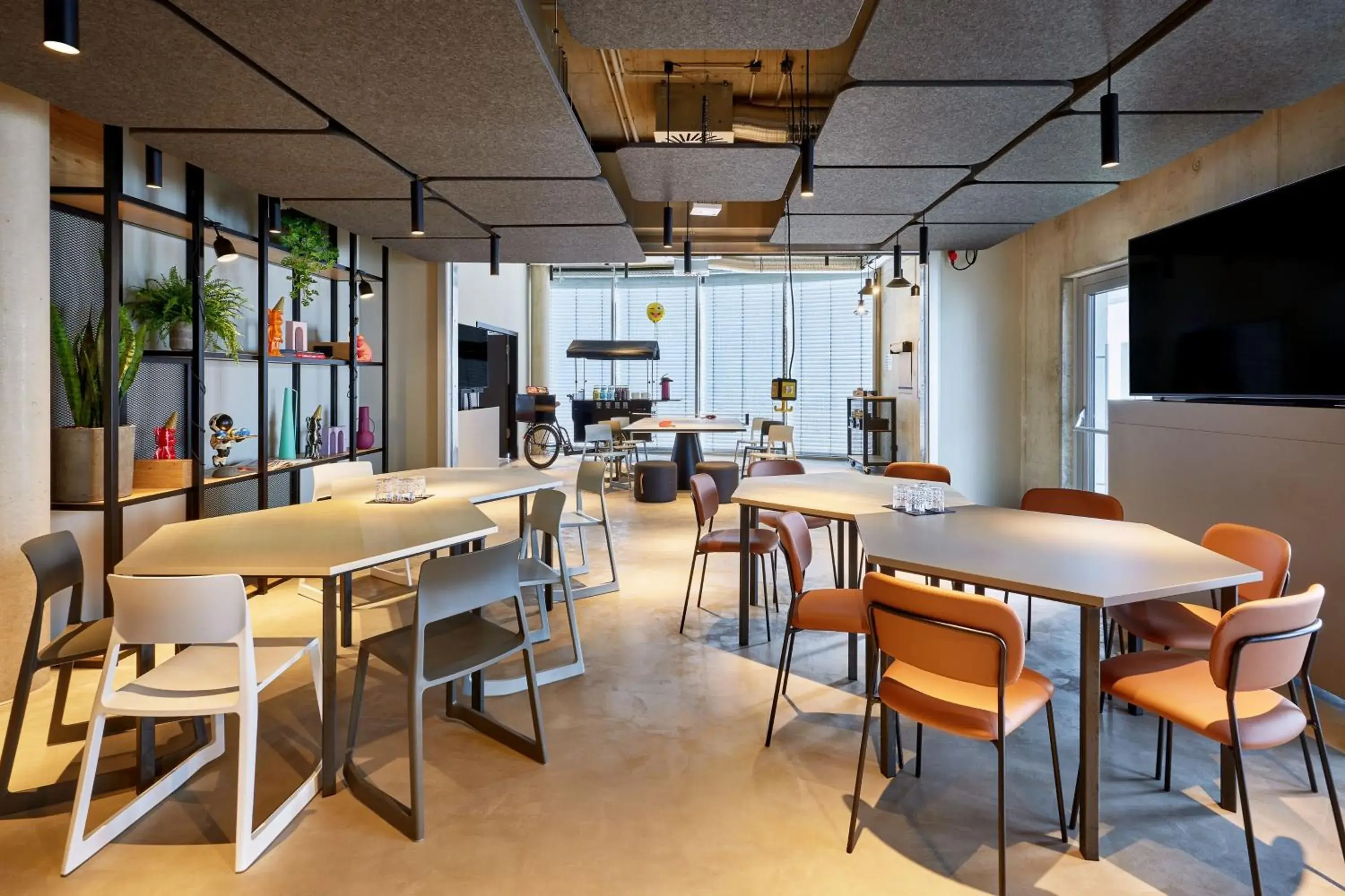 Meeting/conference room, Restaurant/Places to Eat in Moxy Karlsruhe