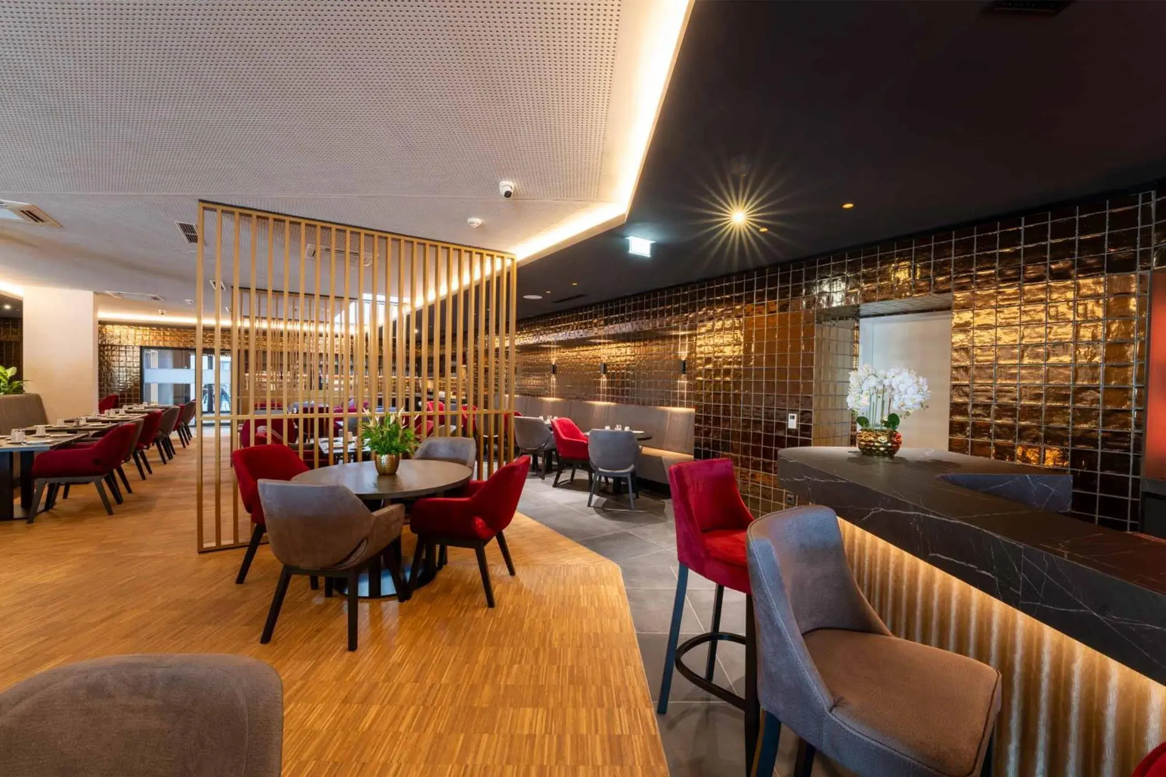 Lounge or bar, Restaurant/Places to Eat in PLAZA INN Wiener Neustadt, BW Signature Collection