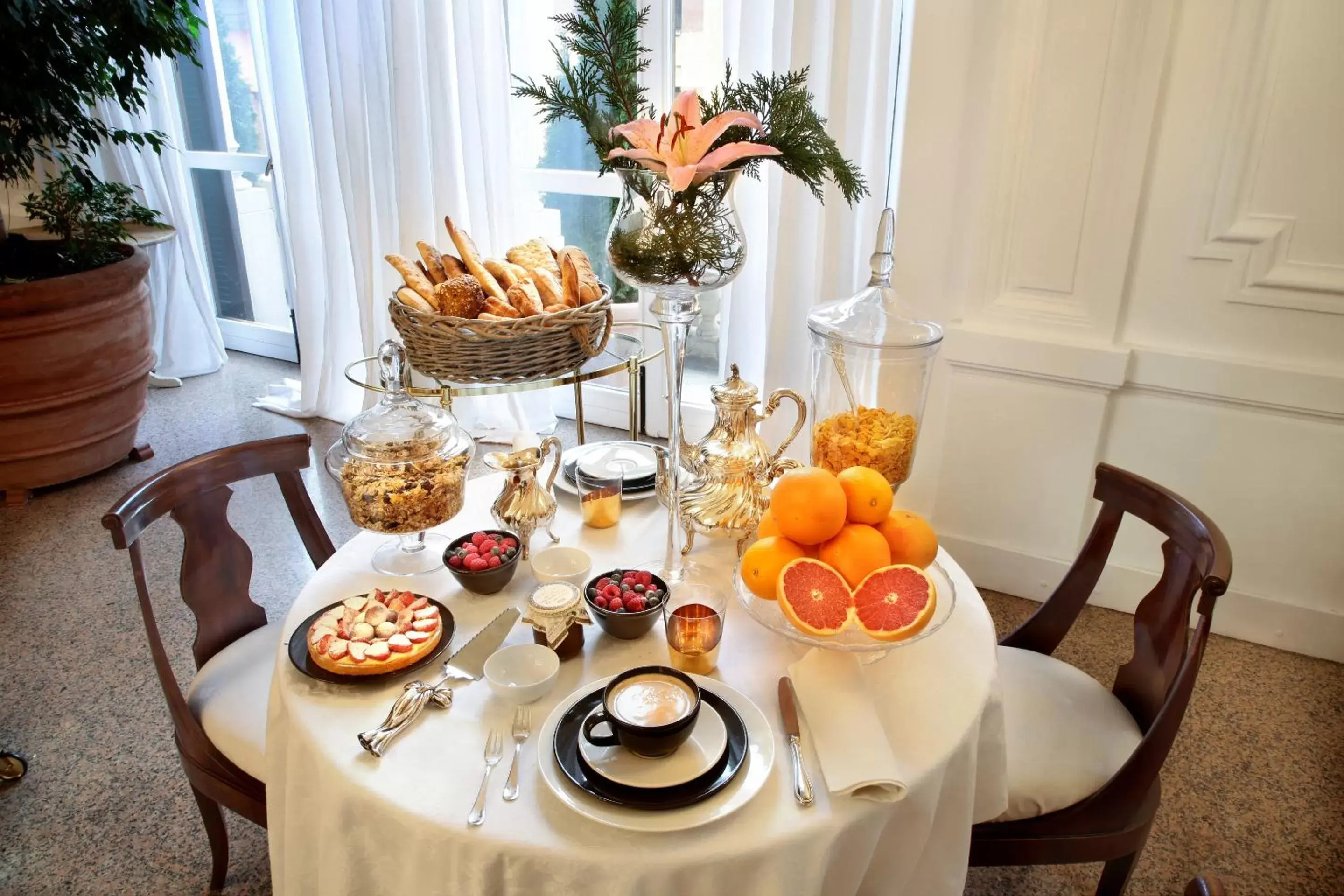 Food, Dining Area in Arnaboldi Palace