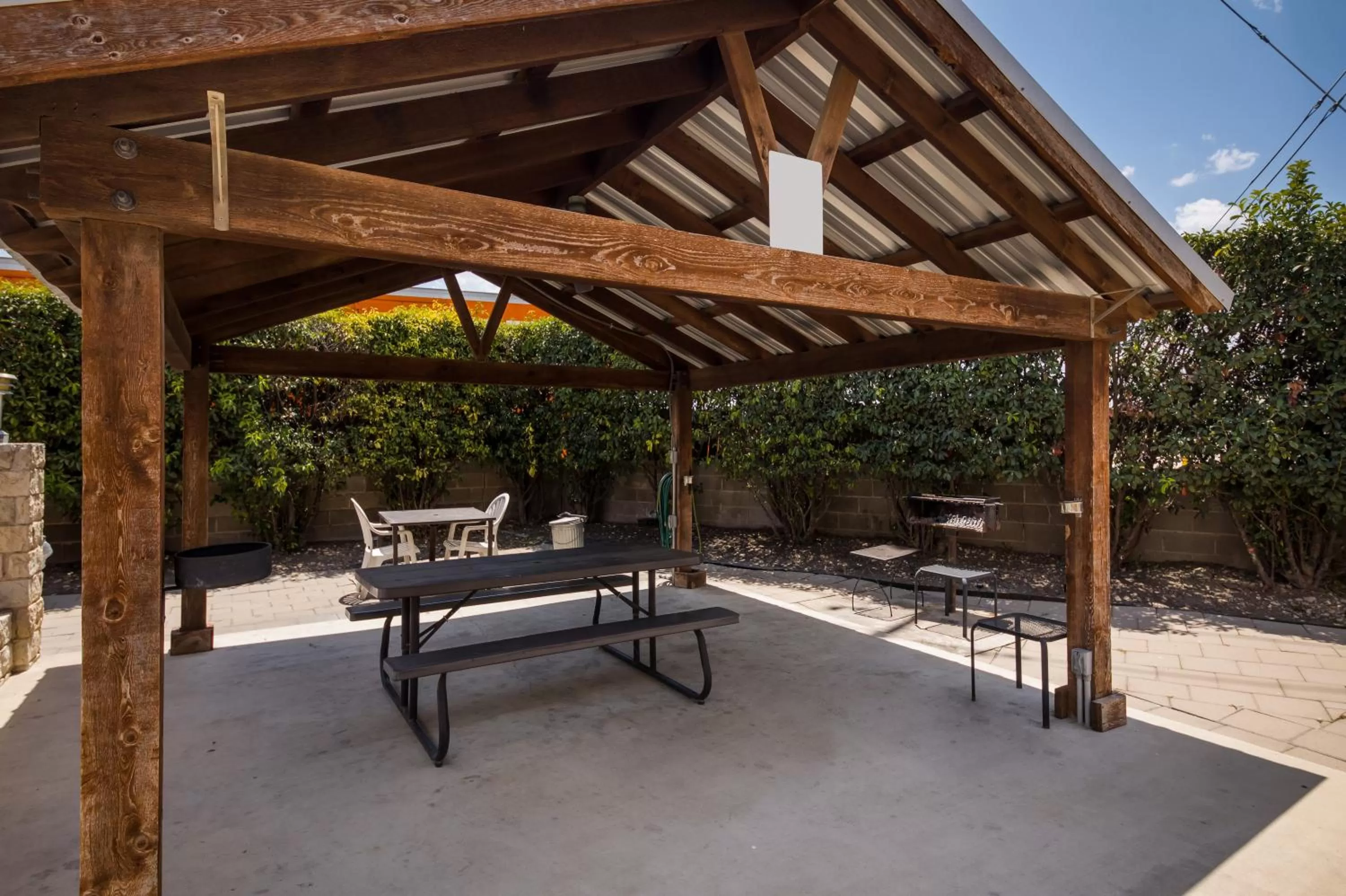 Patio in Americas Best Value Inn Buda