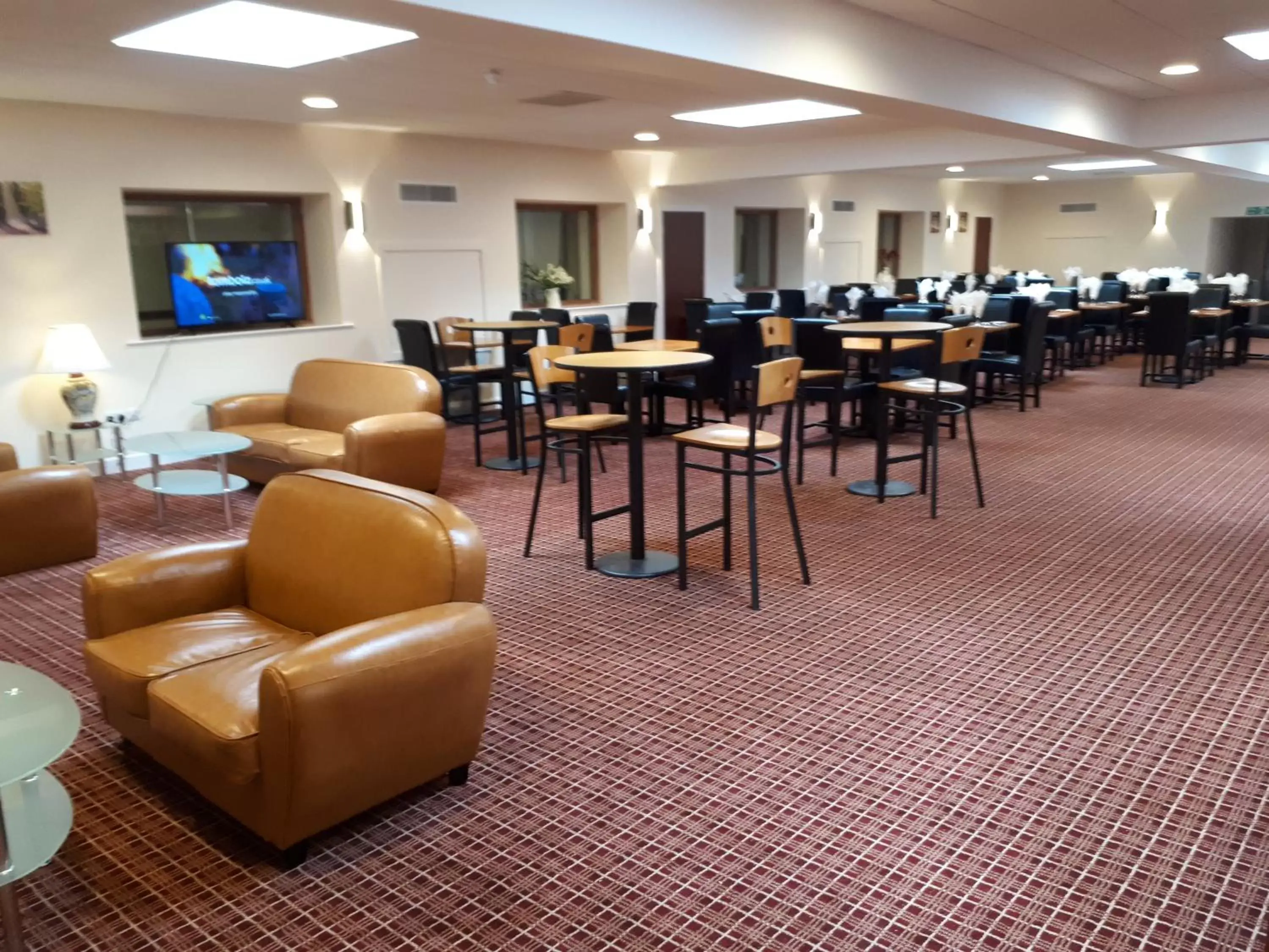 Communal lounge/ TV room, Restaurant/Places to Eat in Britannia Hotel Aberdeen
