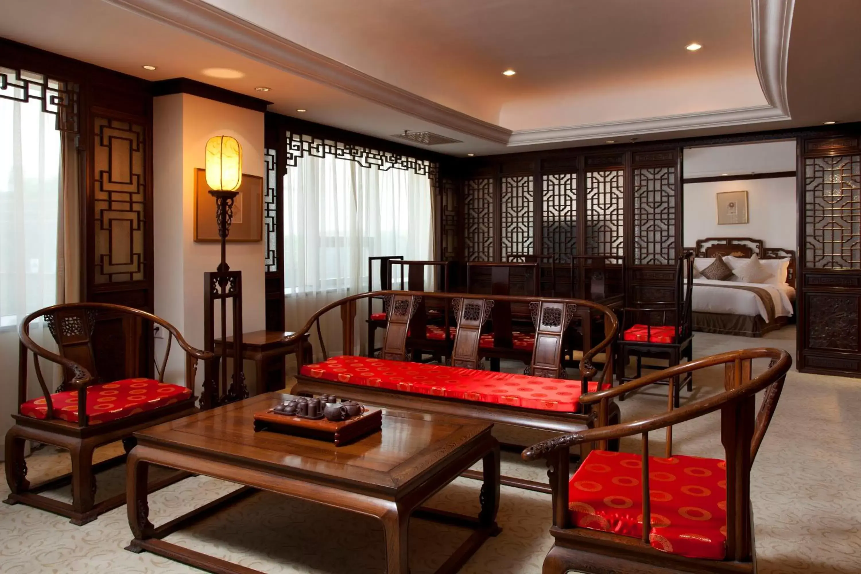 Photo of the whole room, Seating Area in Crowne Plaza Qingdao, an IHG Hotel