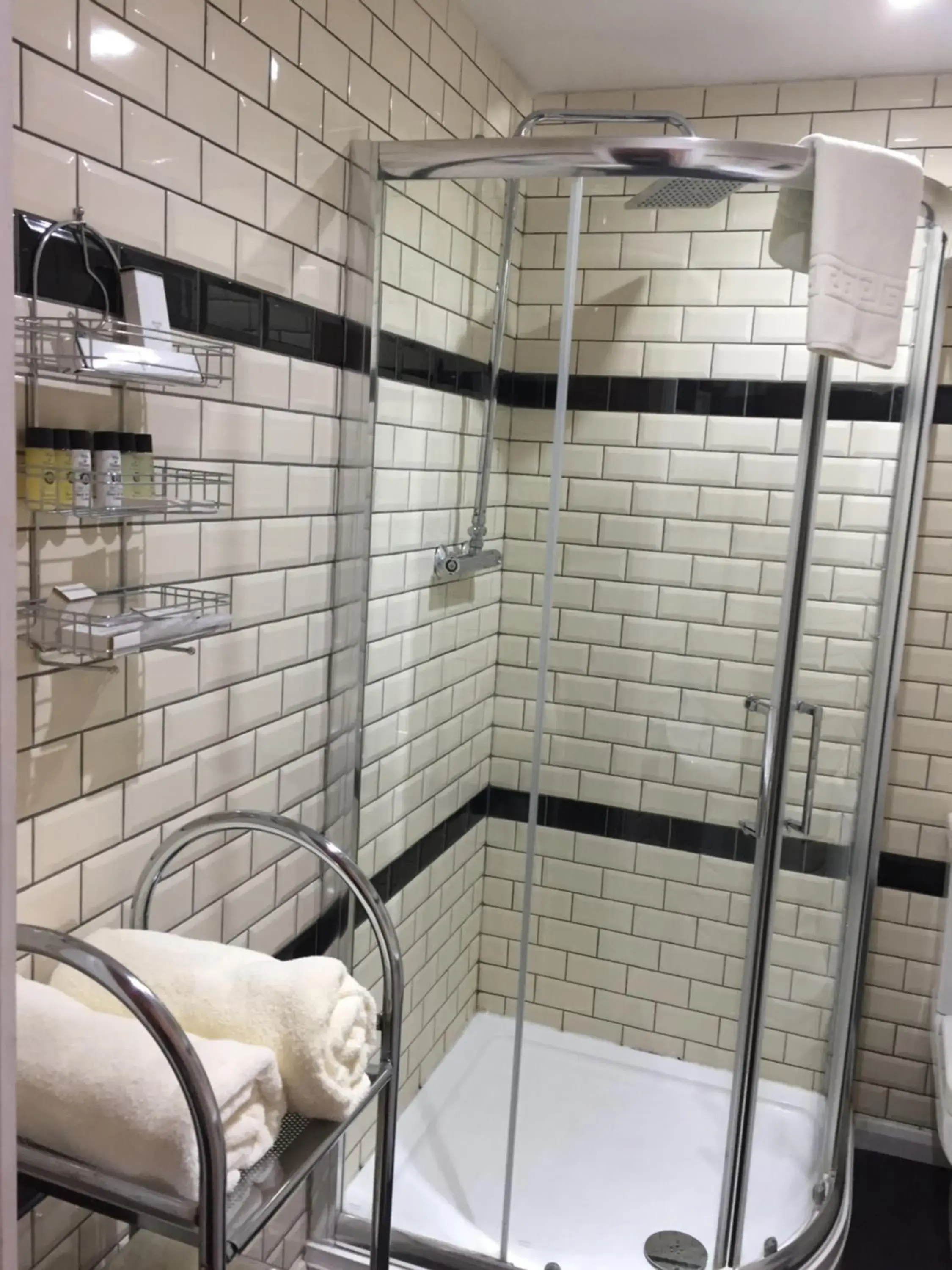 Shower, Bathroom in The Gordon House Hotel
